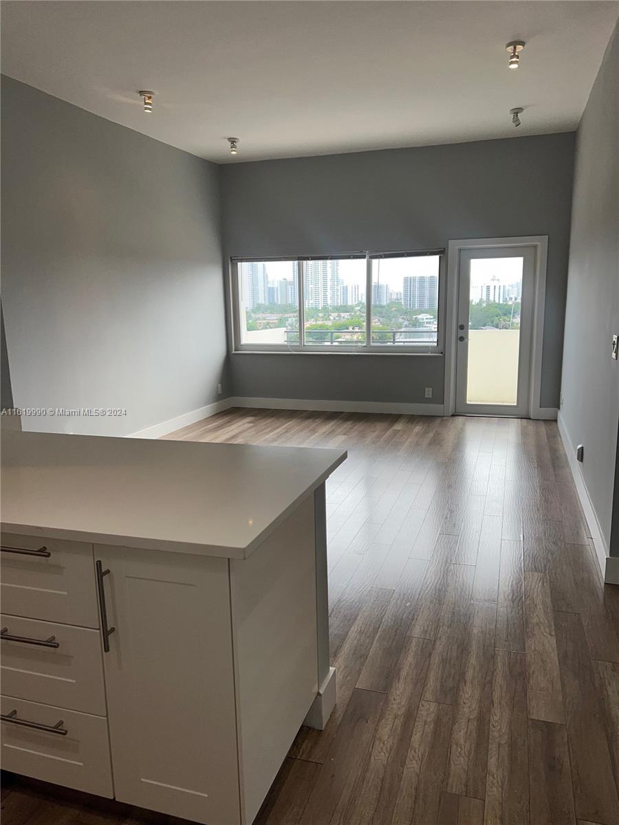 401 Golden Isles Dr # 1106