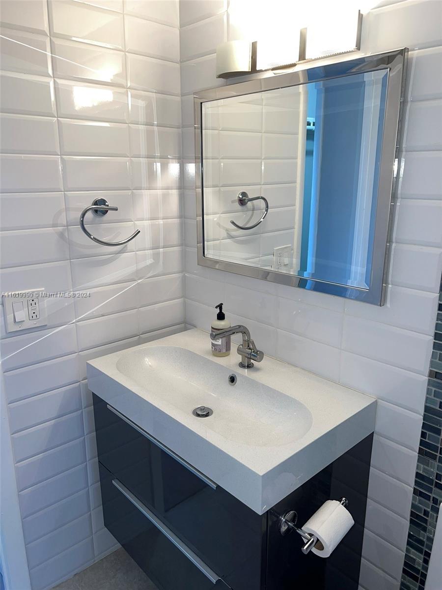 401 Golden Isles Dr # 1106