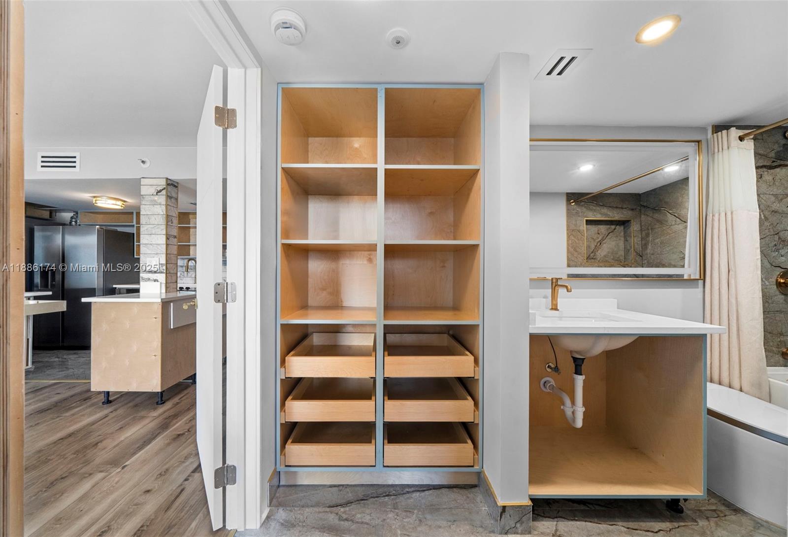 770 Claughton Island Dr # 1706