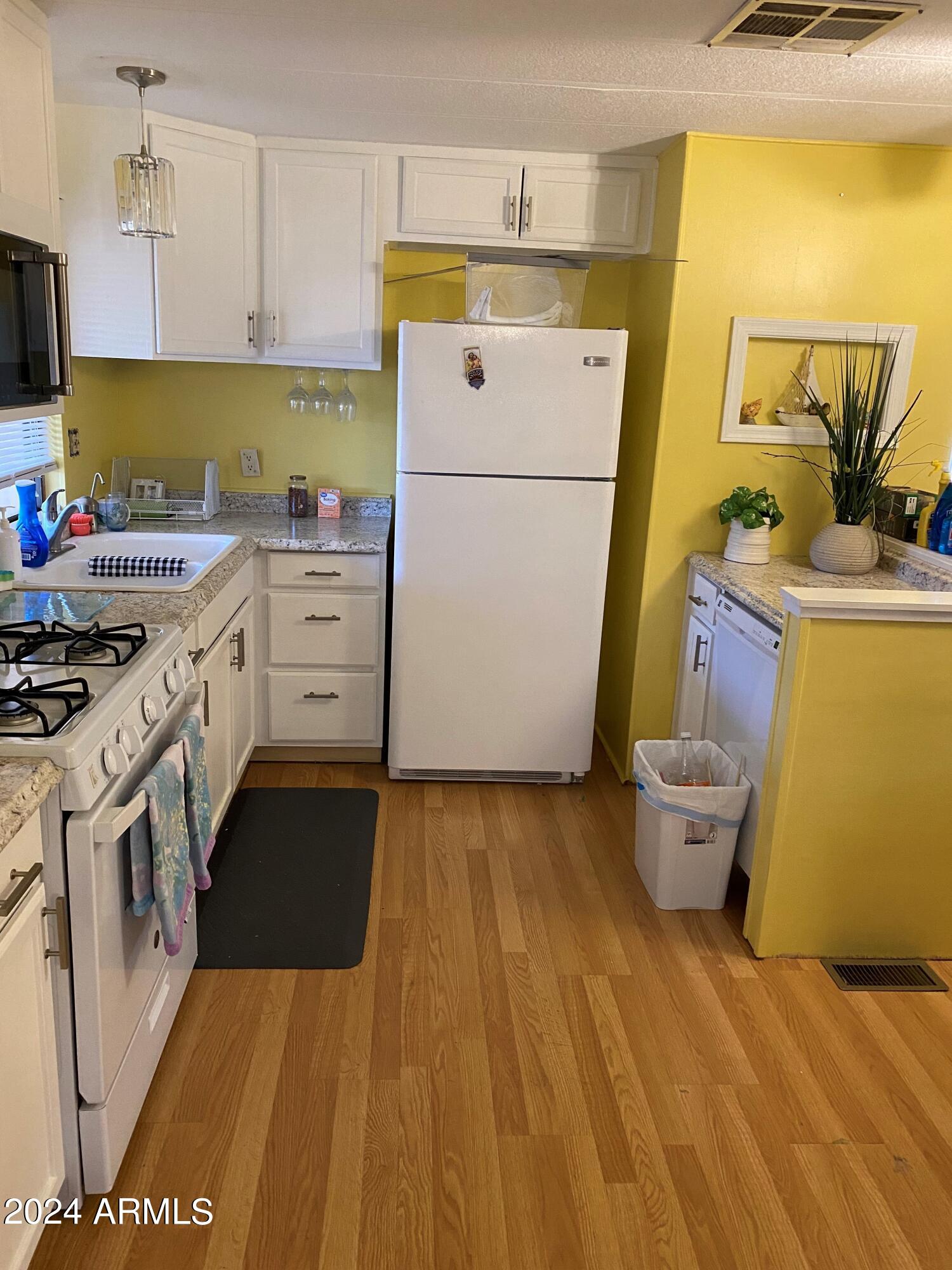 1050 E Braodway Avenue Unit: 15