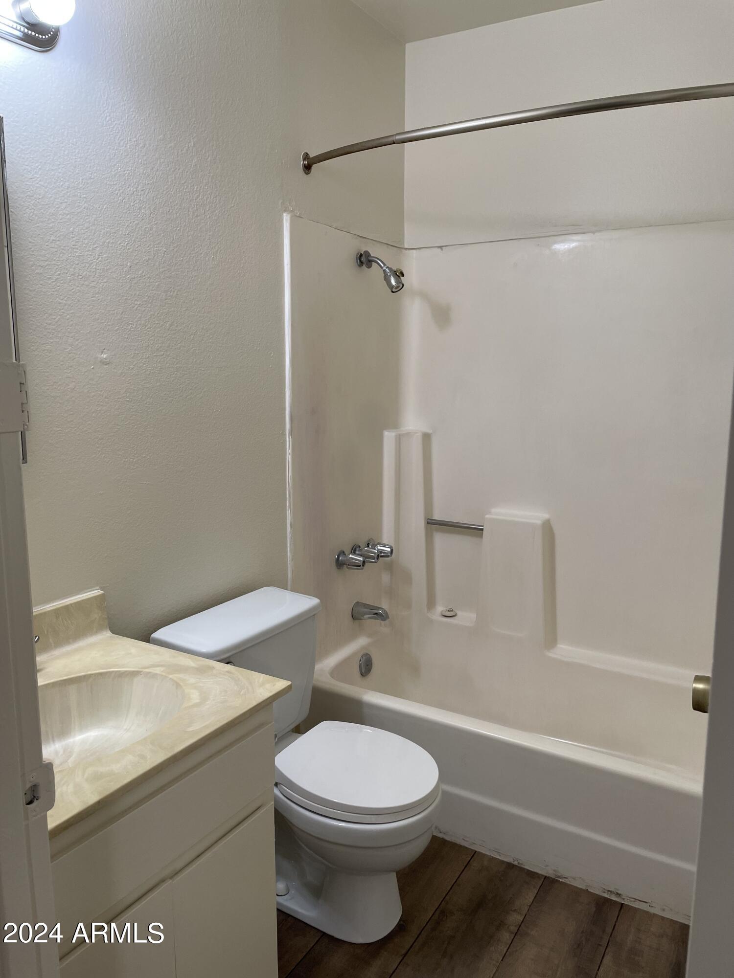 585 W 20TH Avenue # 4
