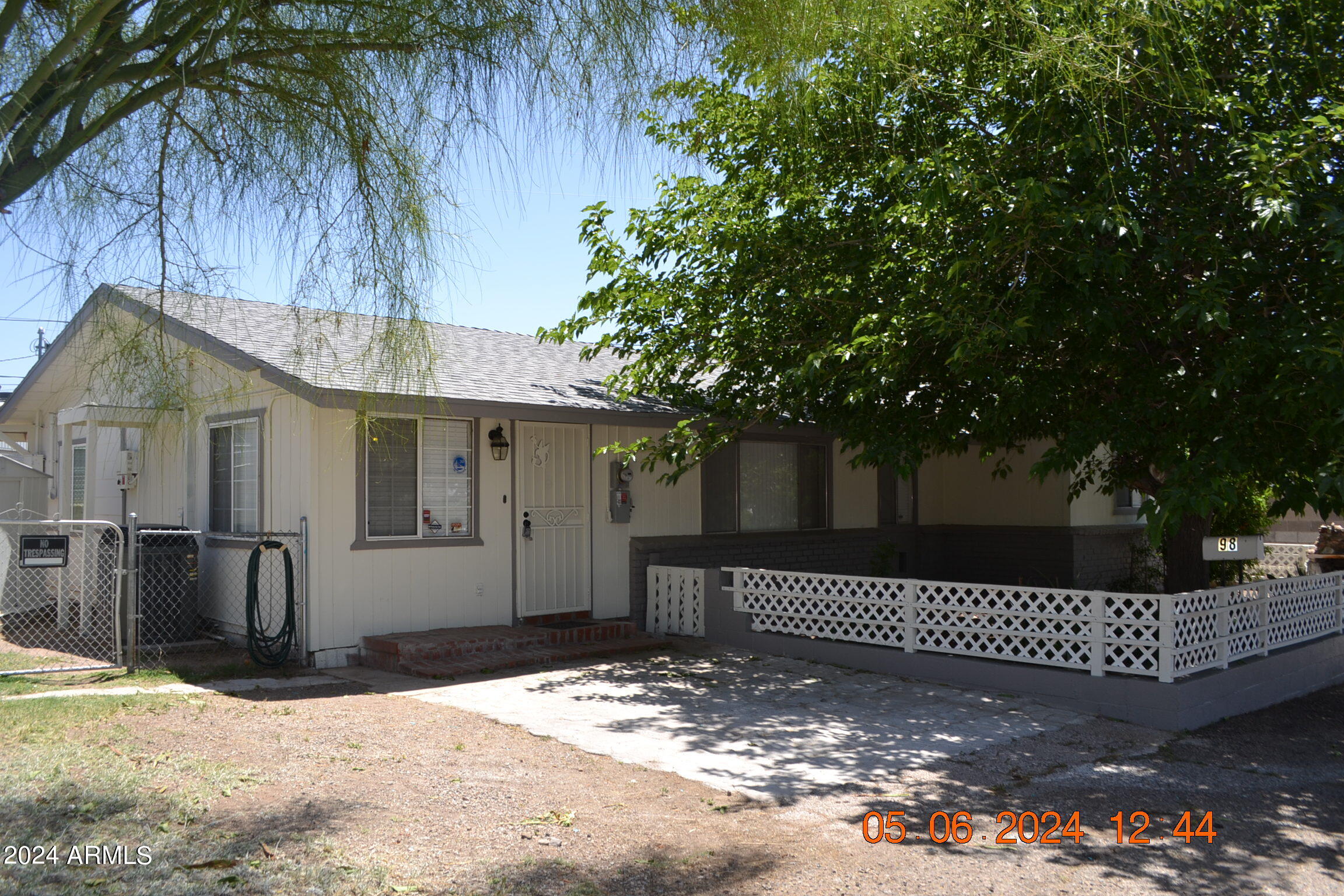 98 W SMOCK Avenue
