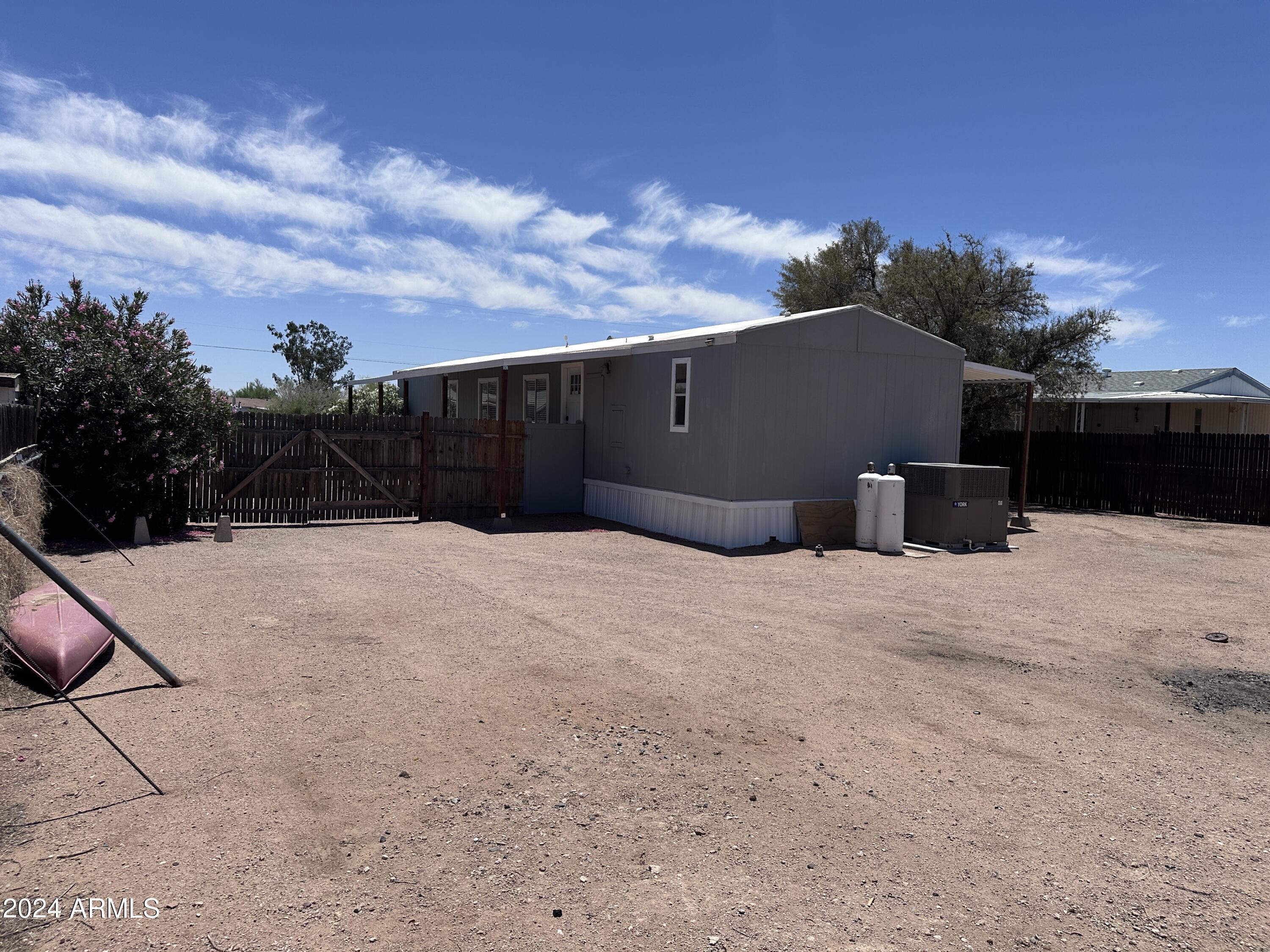 2770 W SMOKETREE Street