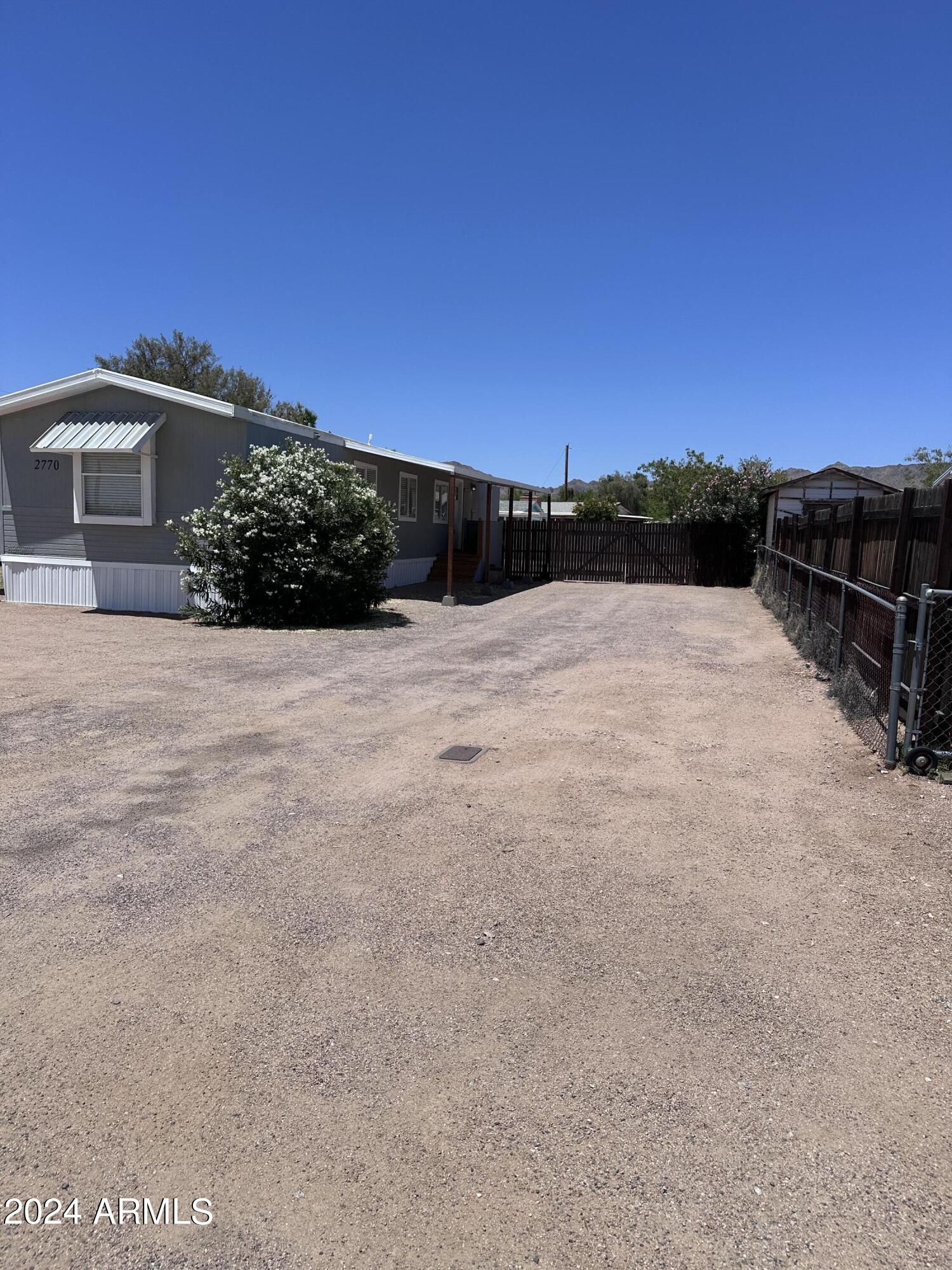 2770 W SMOKETREE Street