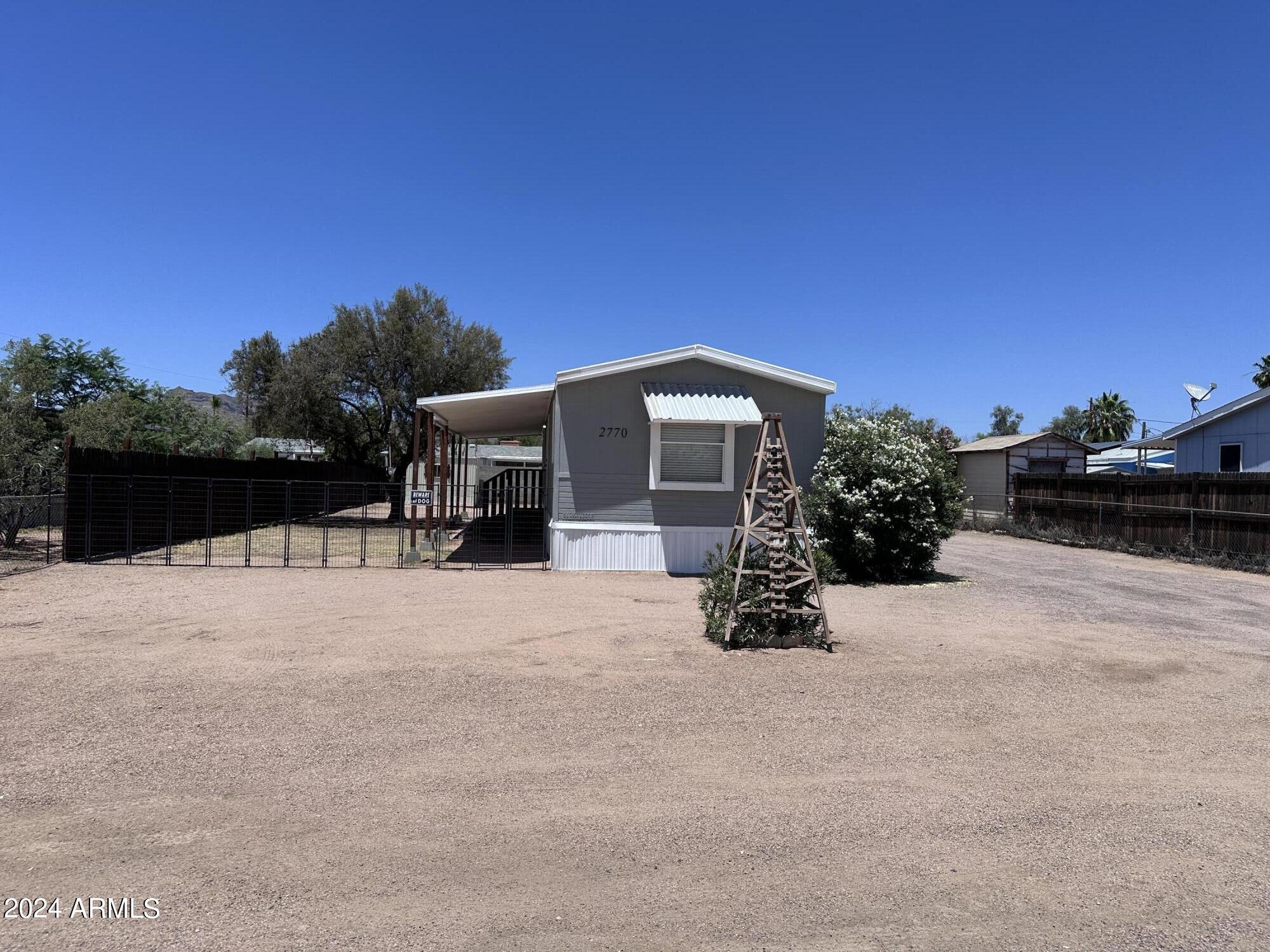 2770 W SMOKETREE Street