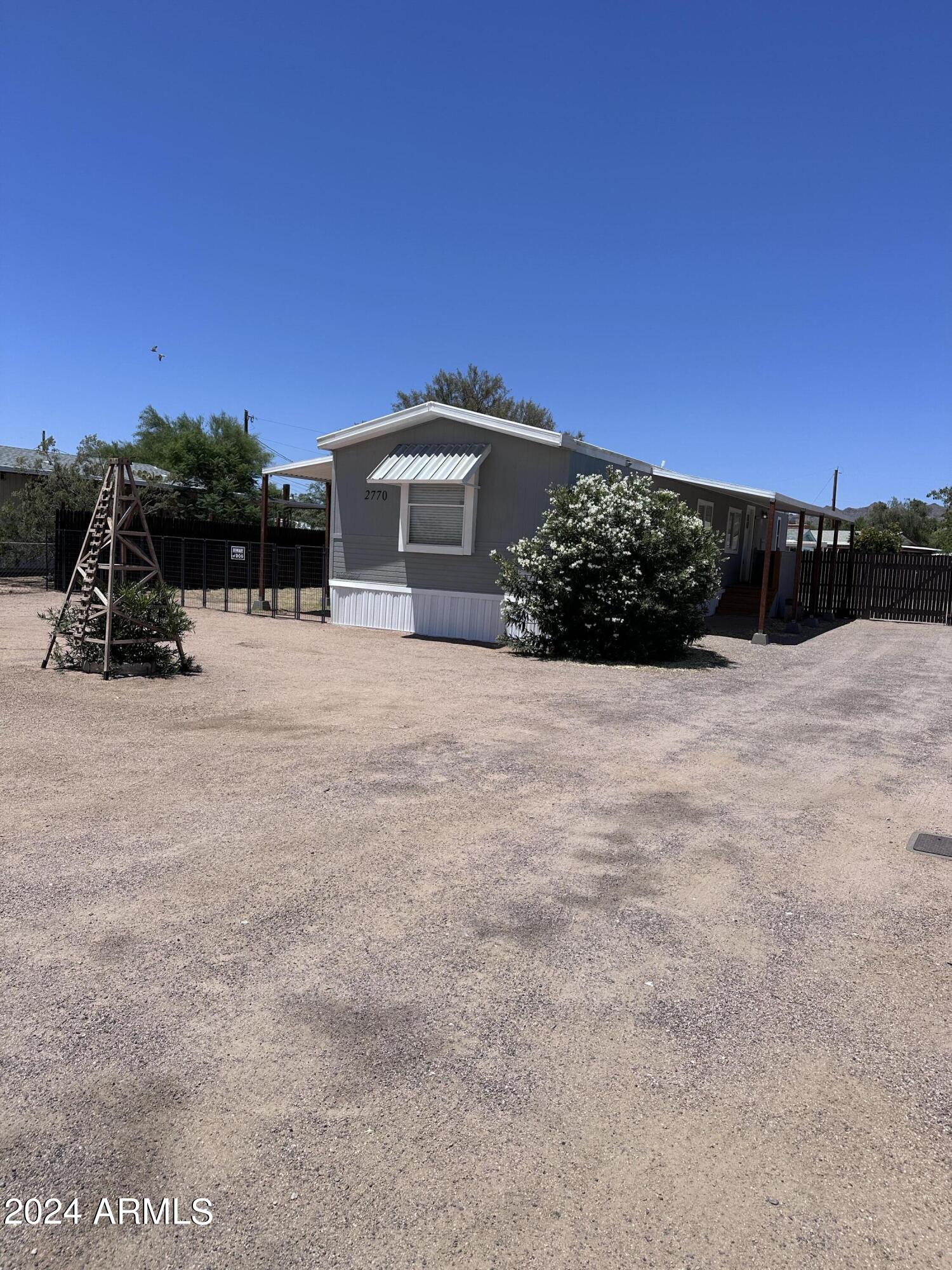 2770 W SMOKETREE Street