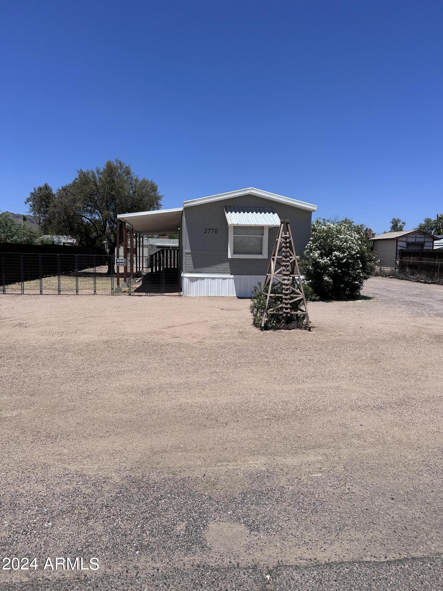 2770 W SMOKETREE Street
