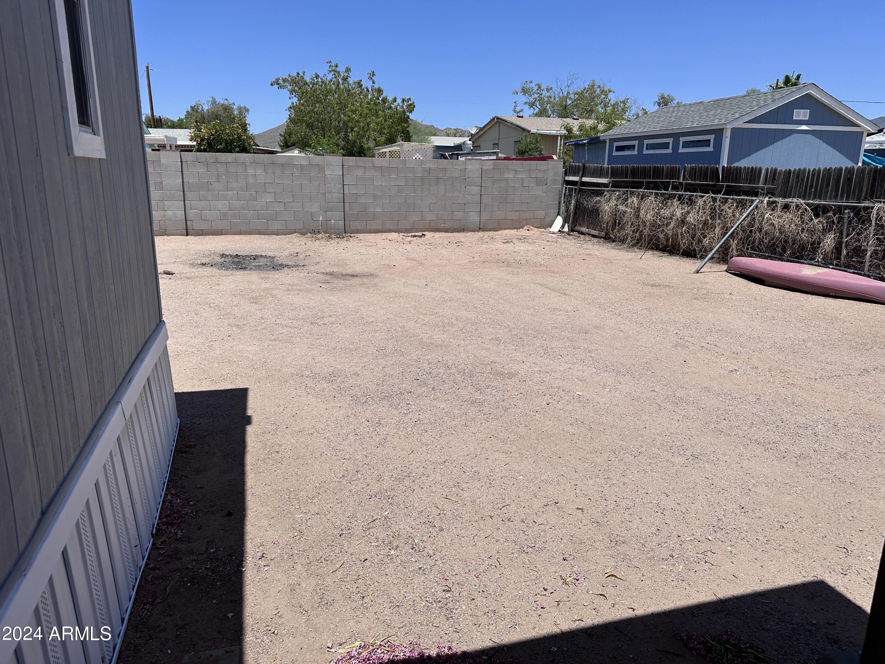 2770 W SMOKETREE Street