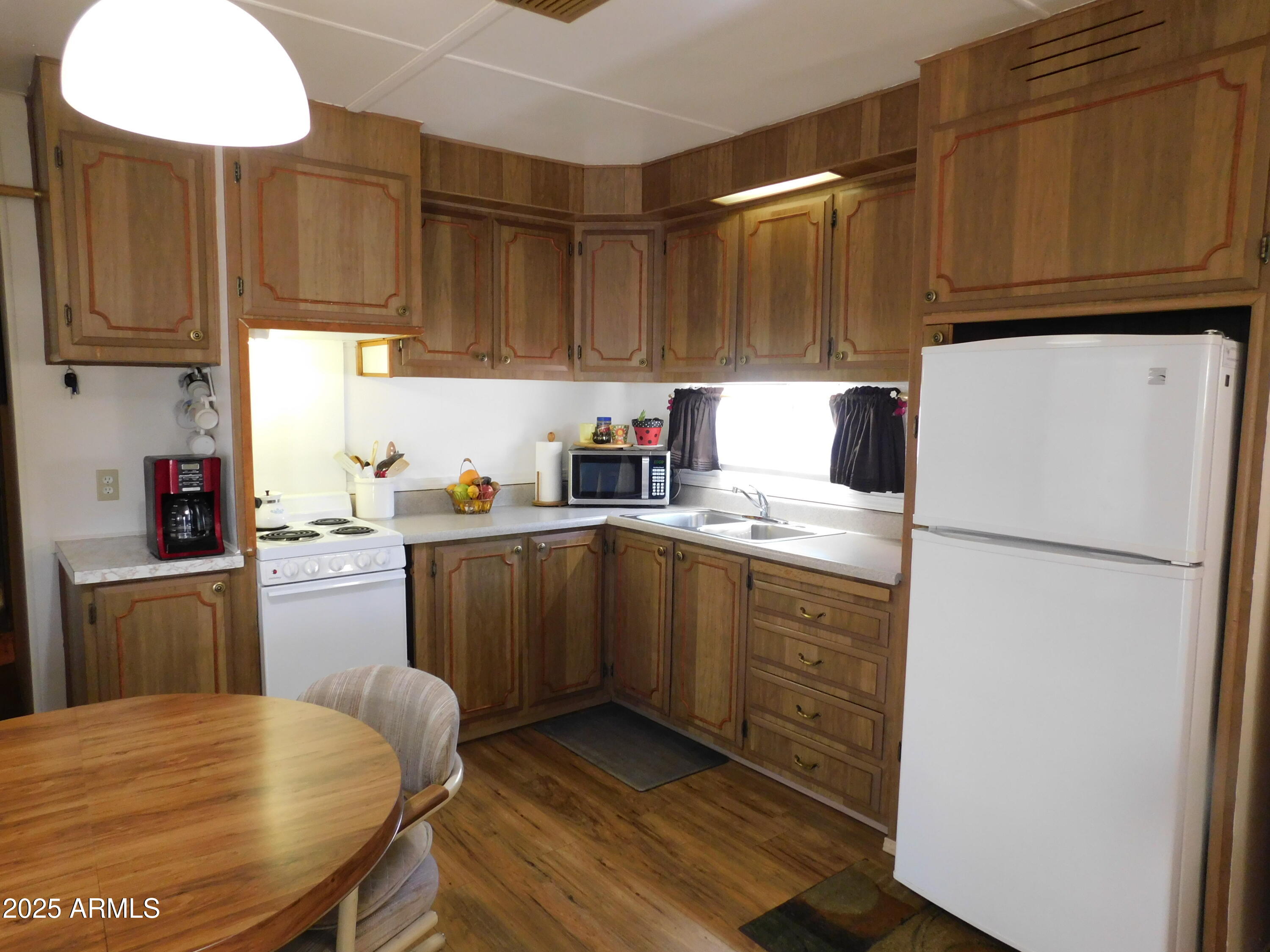 925 N Plaza Drive, 24