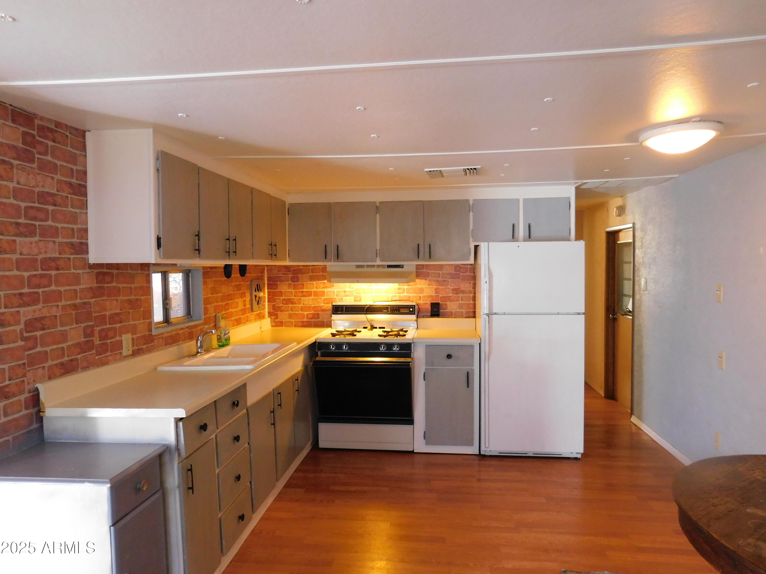 925 N Plaza Drive, 26