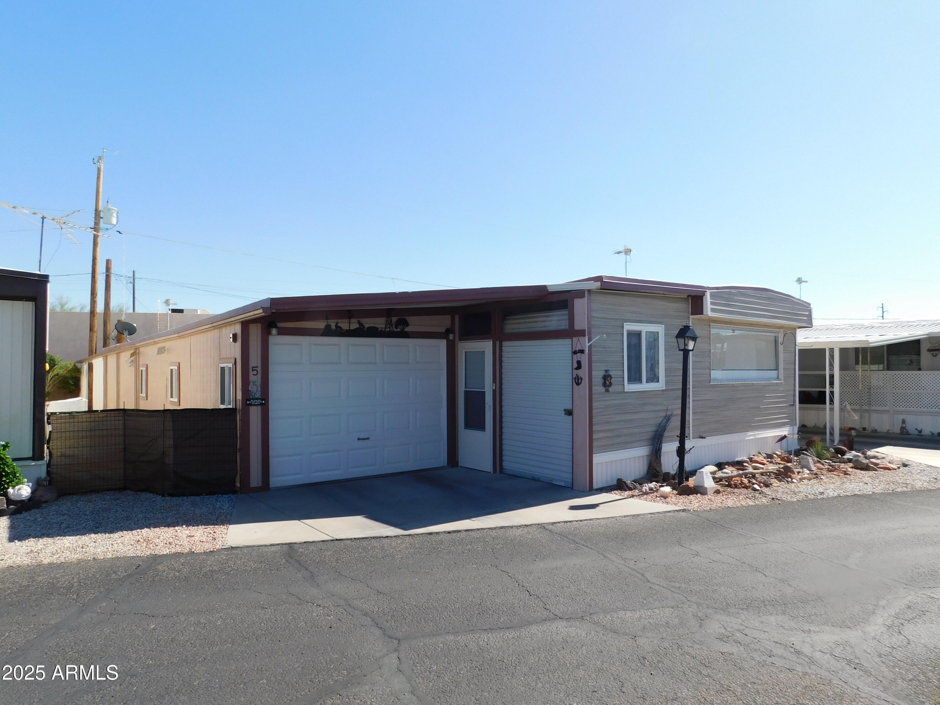 925 N Plaza Drive, 5