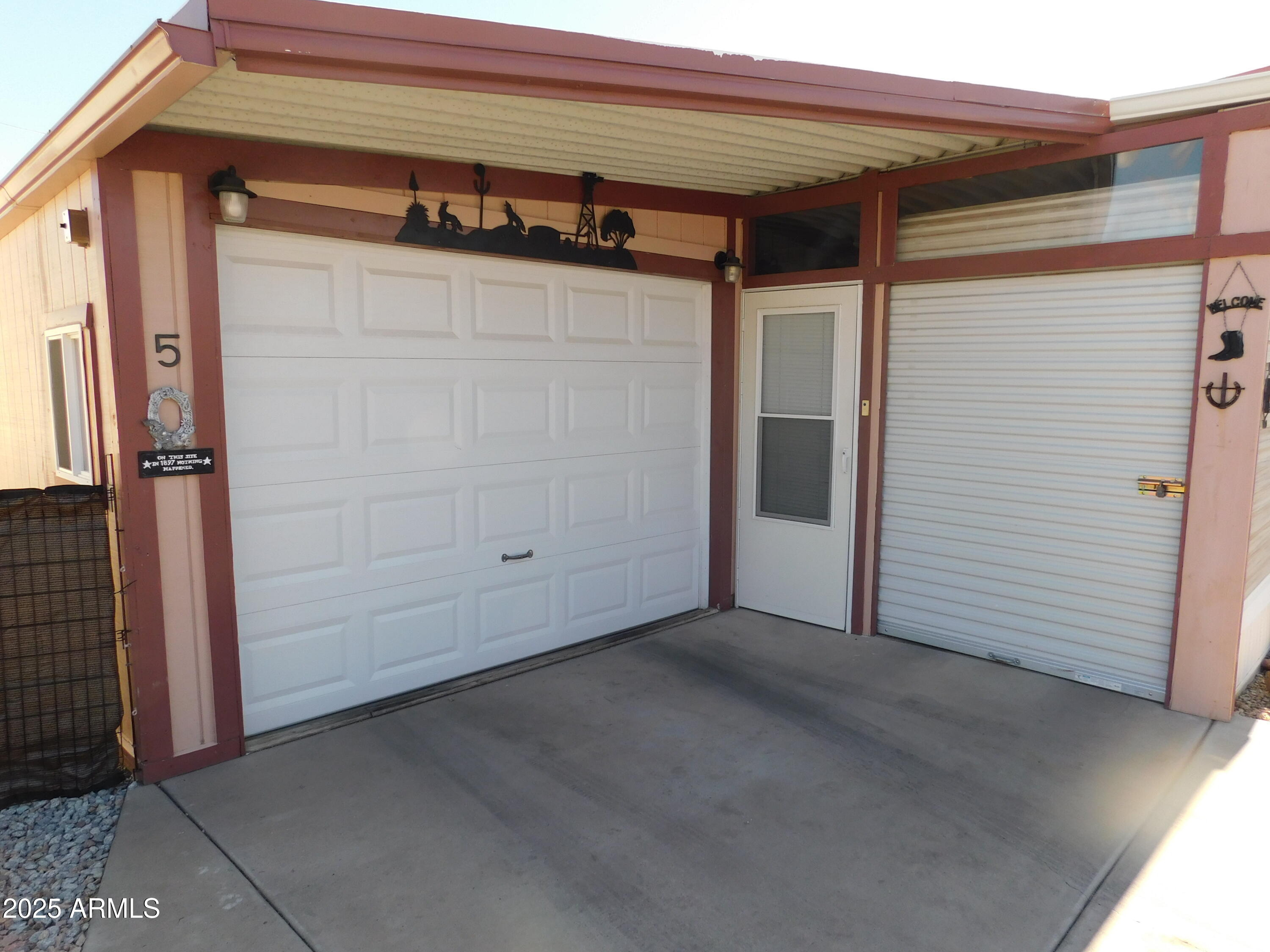 925 N Plaza Drive, 5