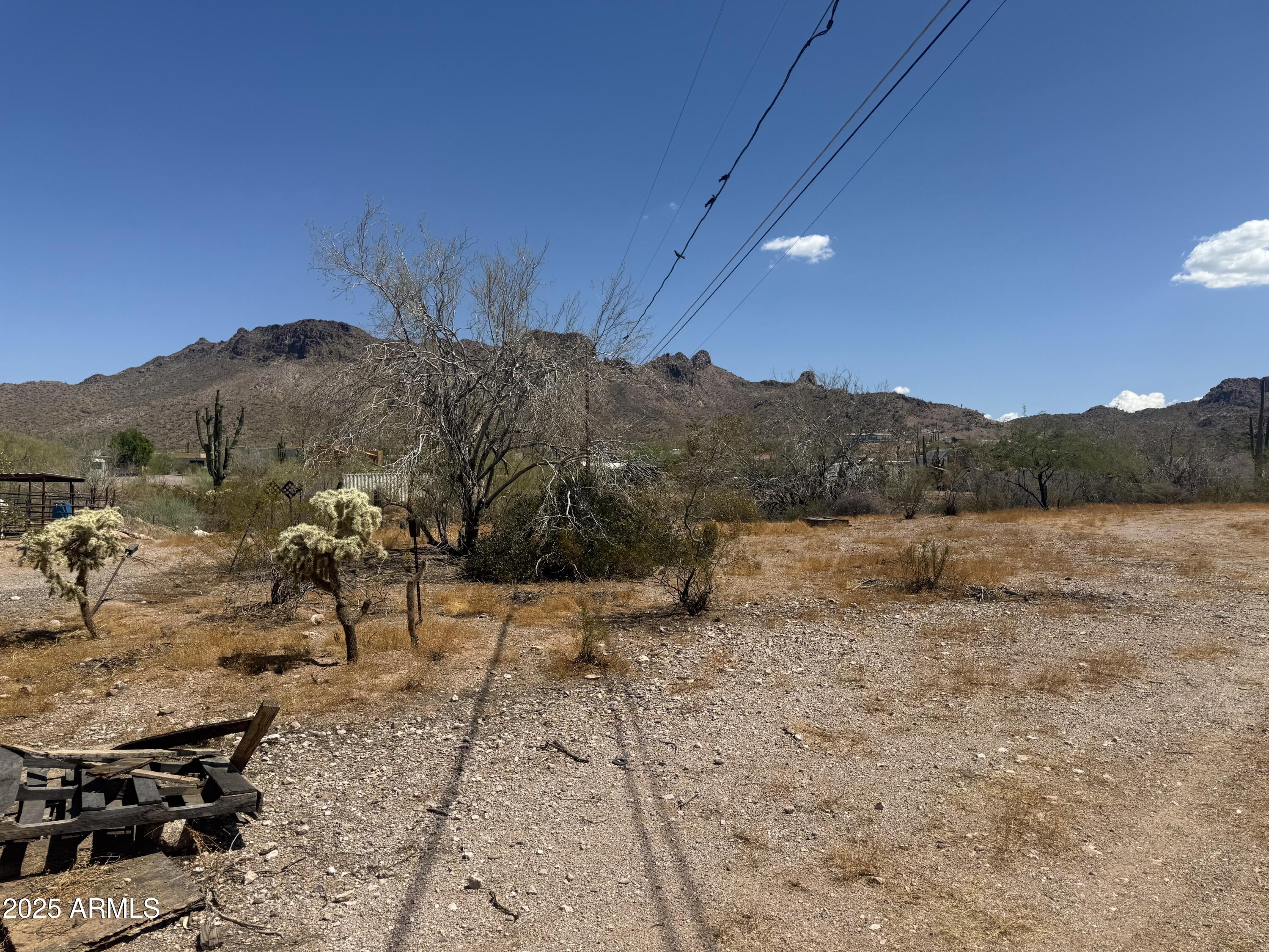 4653 N VALLEY Drive, -