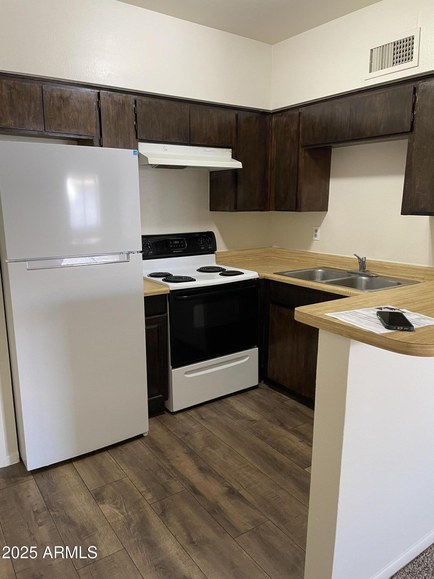 585 W 20TH Avenue, 4