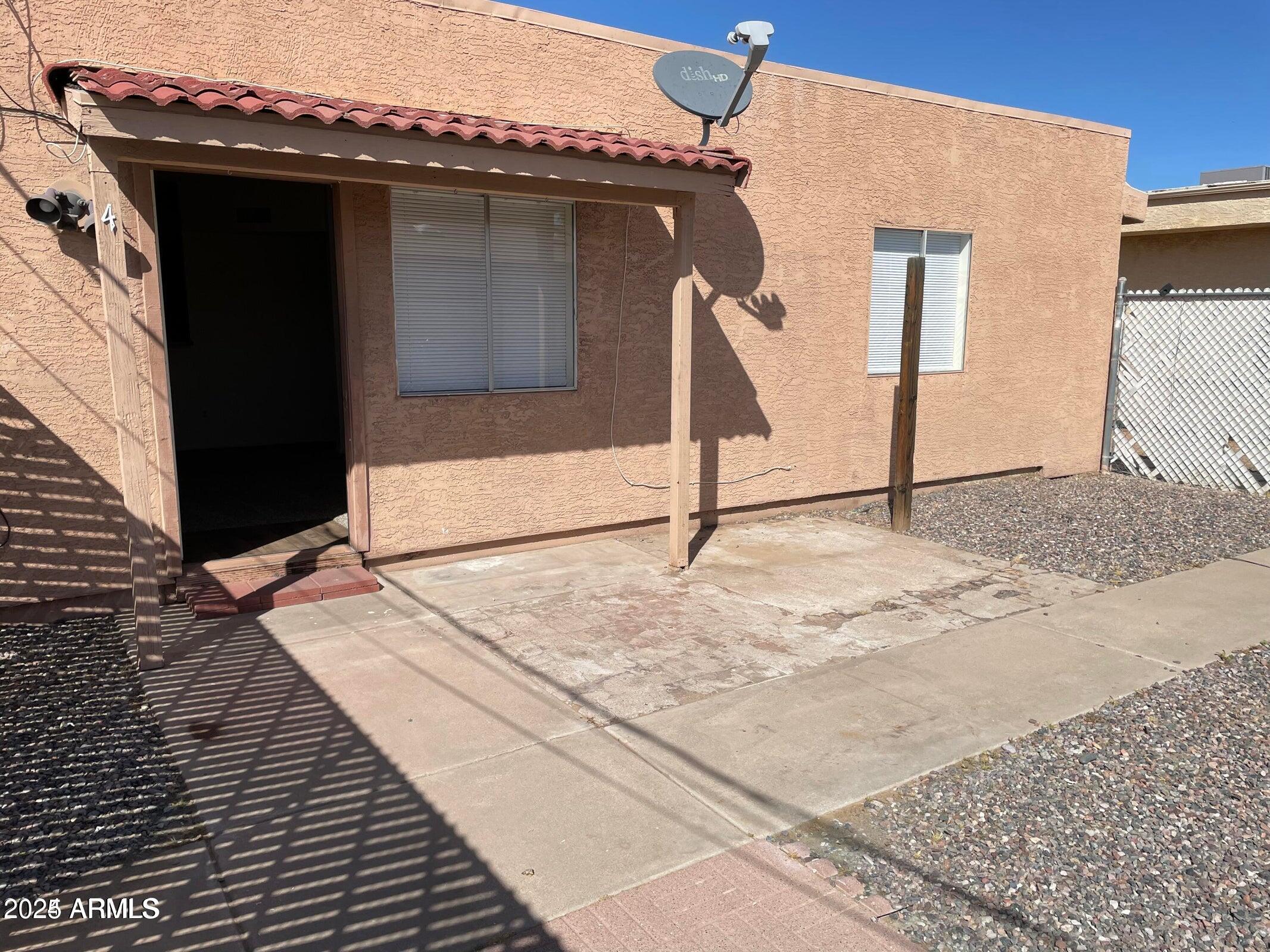 585 W 20TH Avenue, 4