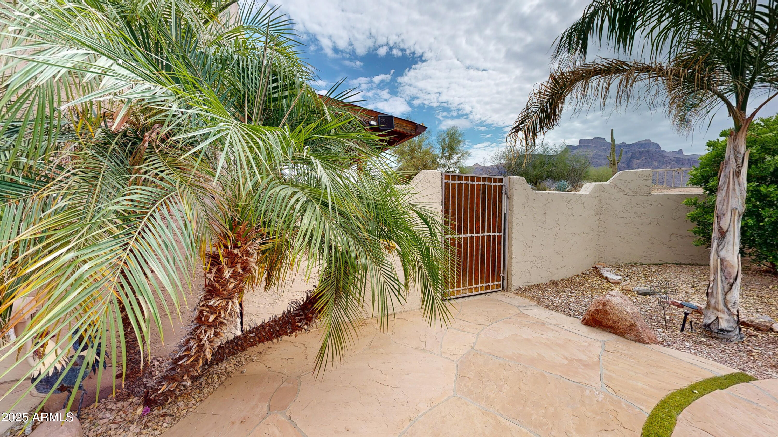 463 N MOUNTAIN VIEW Road