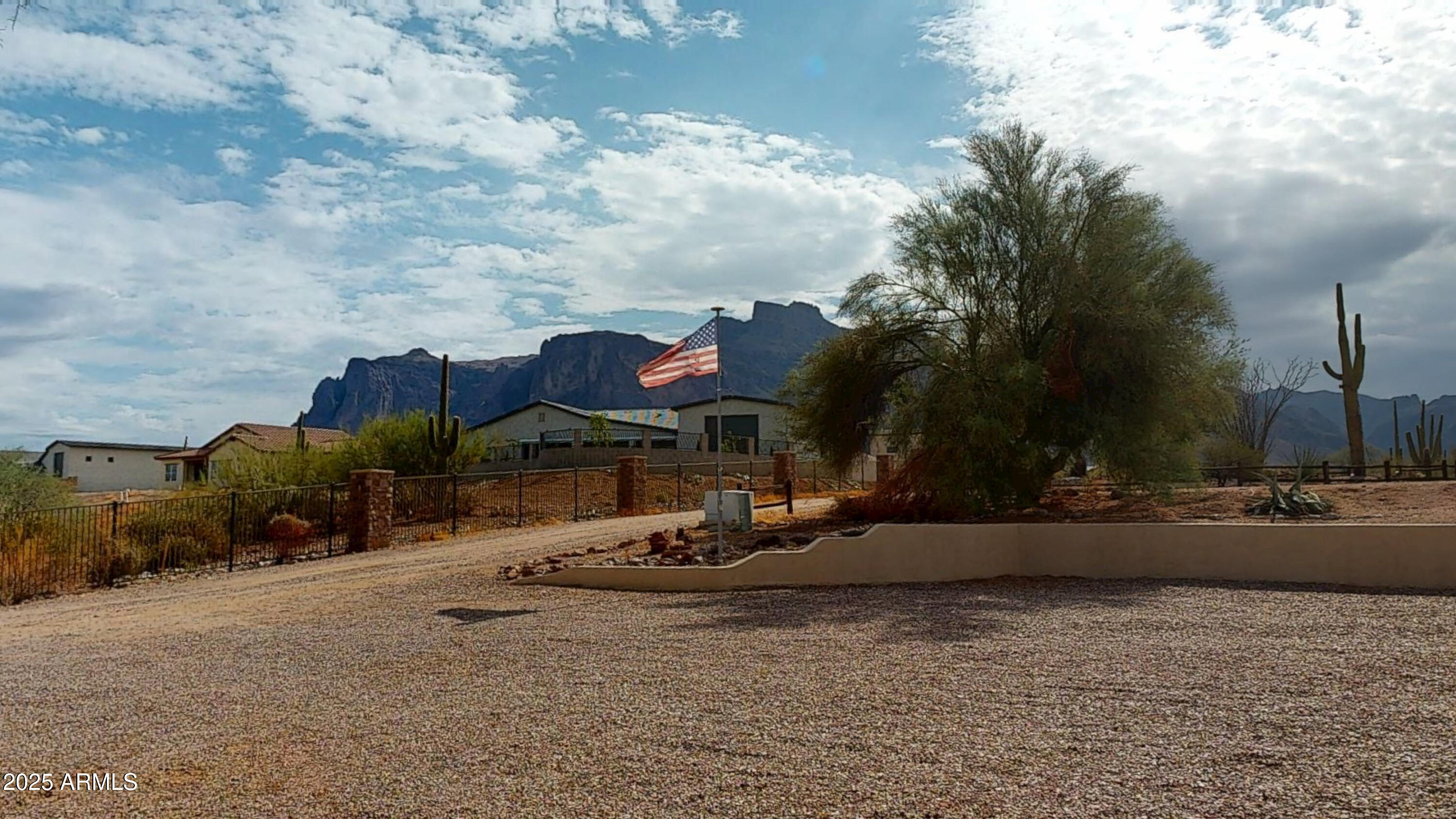 463 N MOUNTAIN VIEW Road