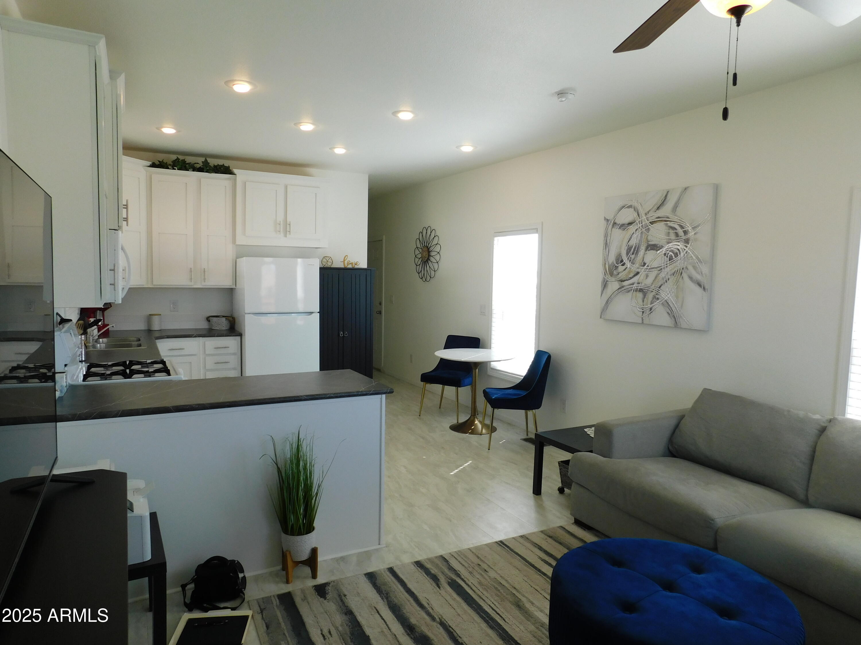 925 N Plaza Drive, 92