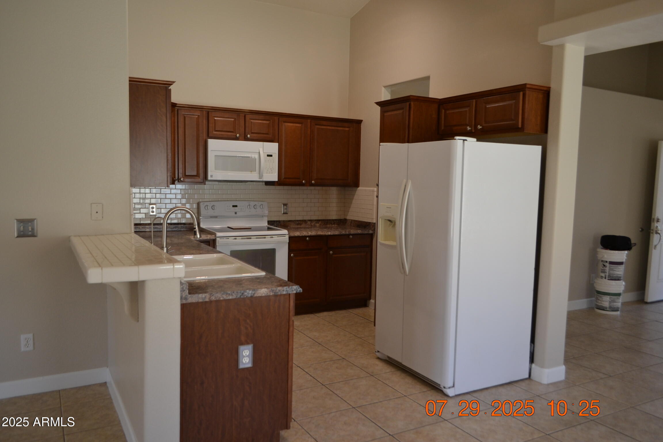 1050 E SANTA CRUZ Lane