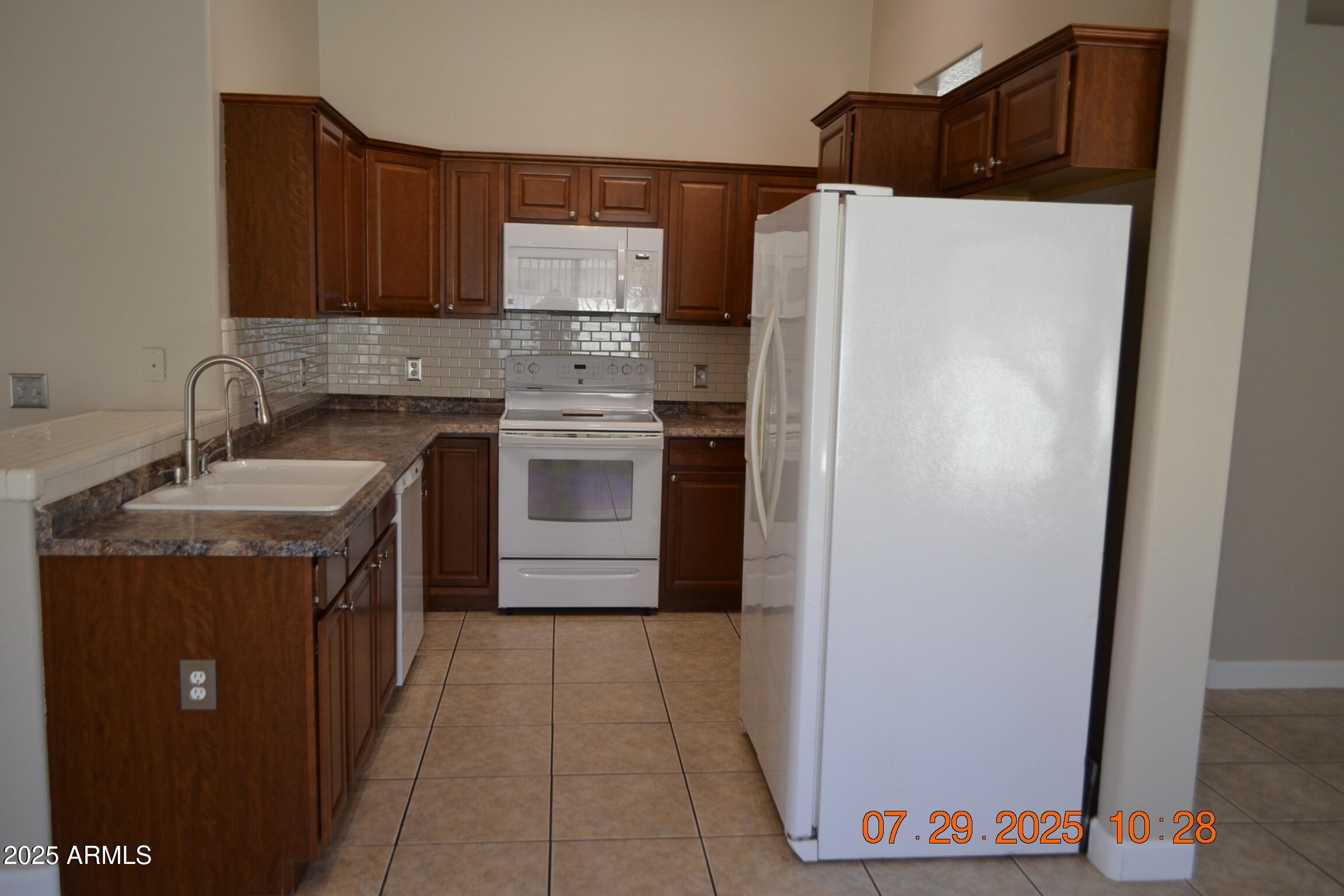 1050 E SANTA CRUZ Lane