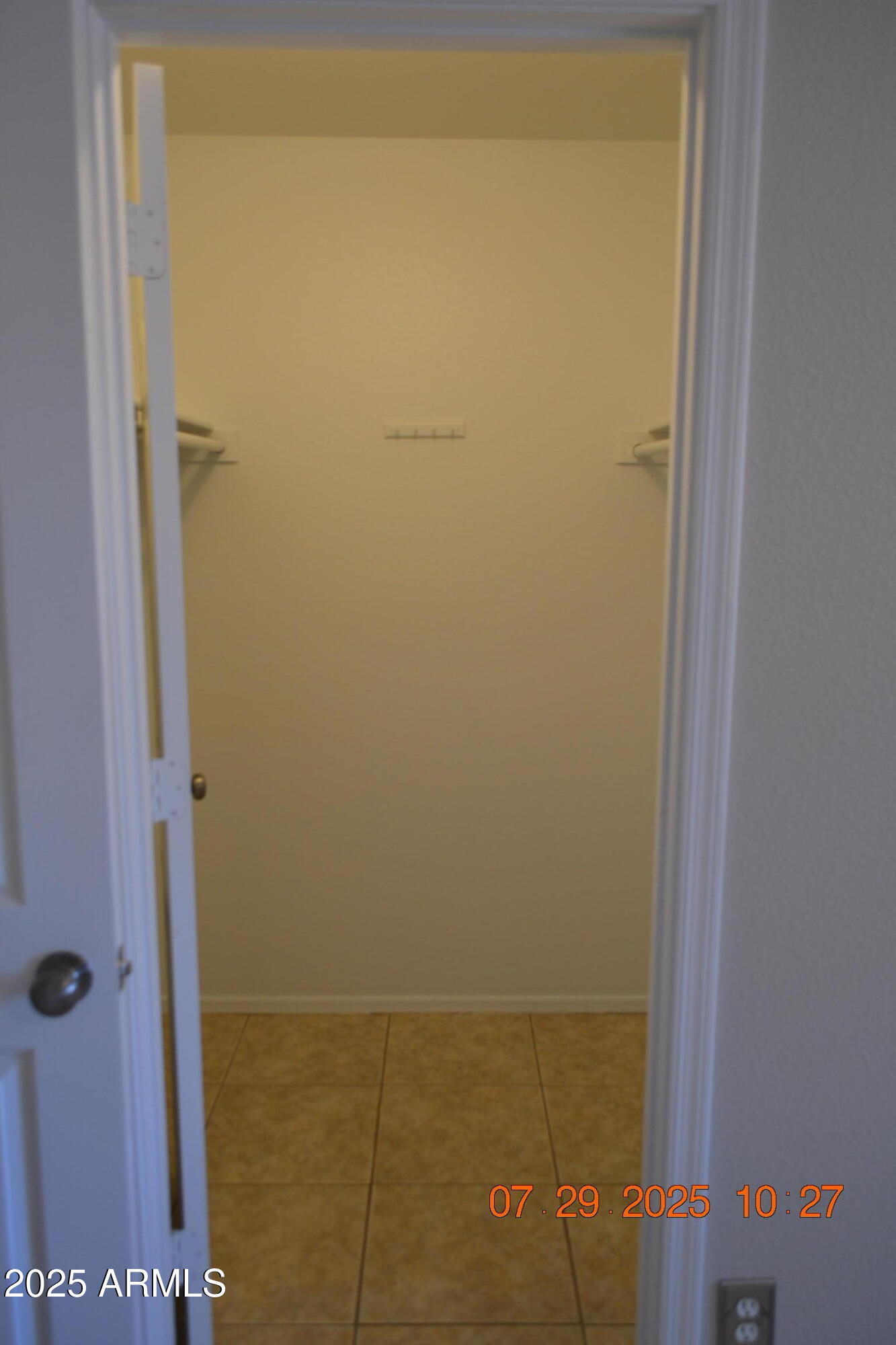 1050 E SANTA CRUZ Lane
