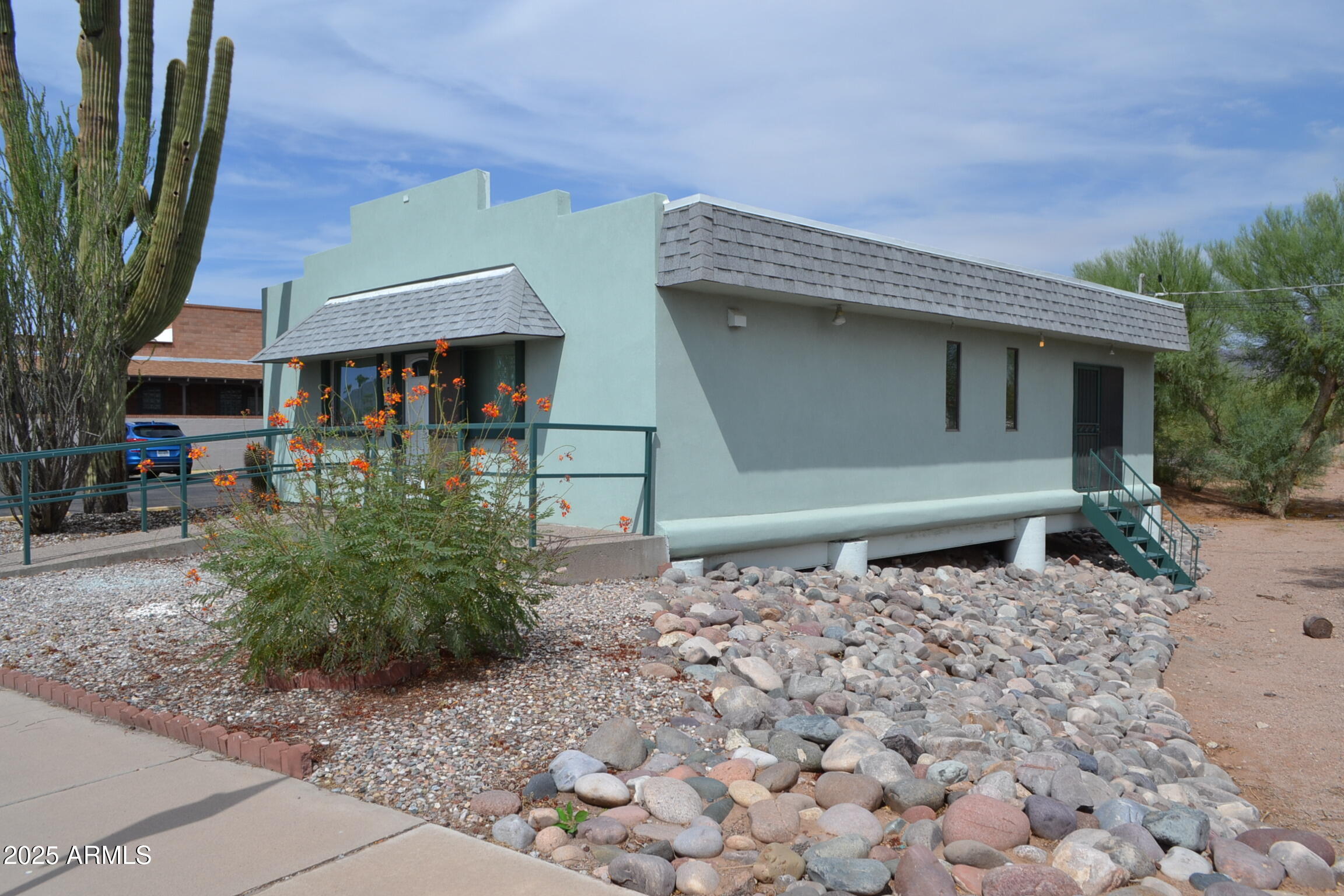 275 N PLAZA Drive