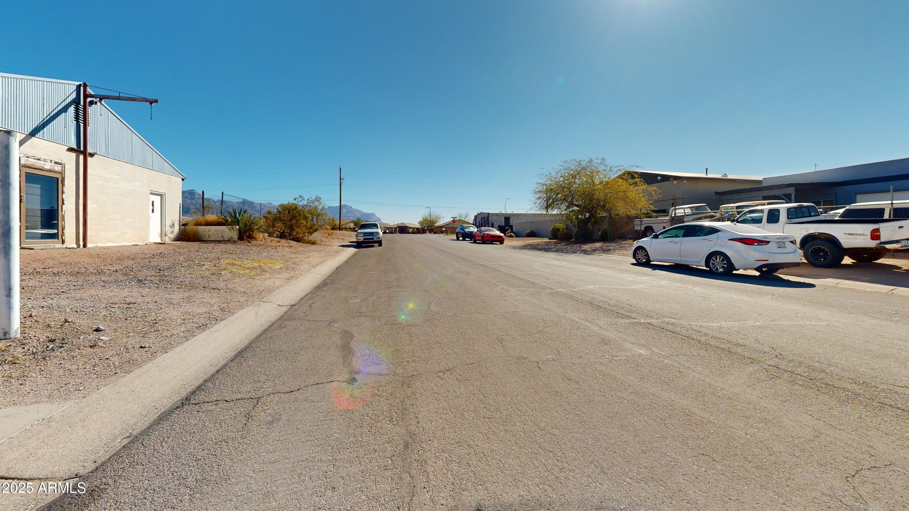 1474 E 18TH Avenue, 33