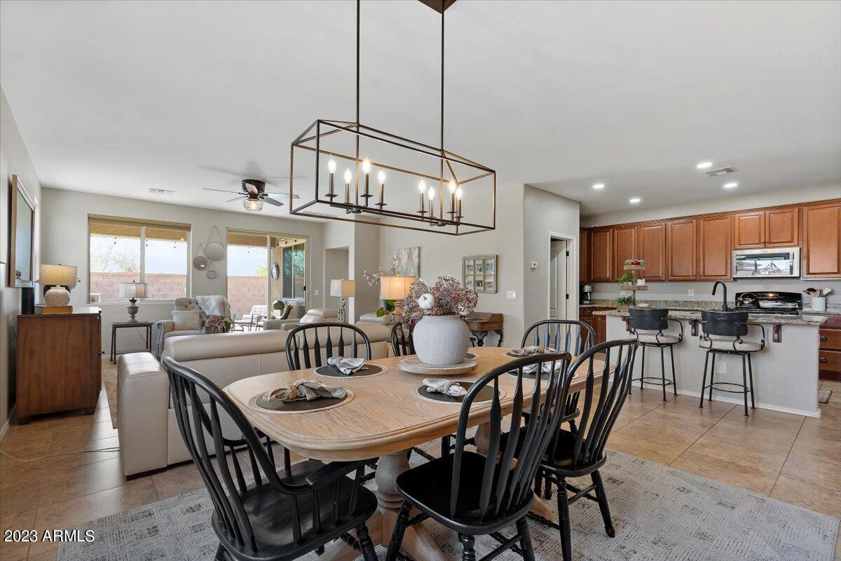 2087 E HAZELTINE Way