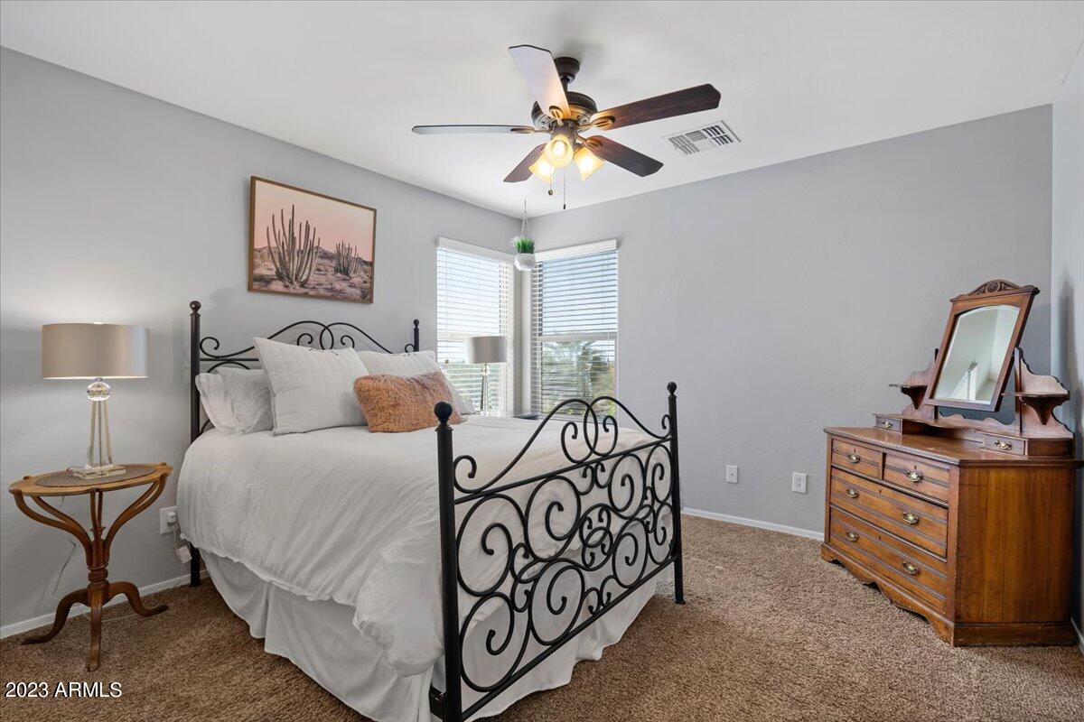 2087 E HAZELTINE Way