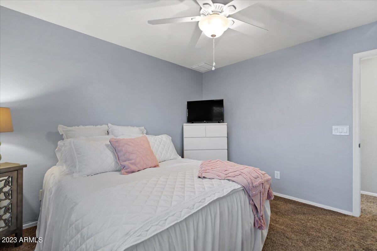 2087 E HAZELTINE Way