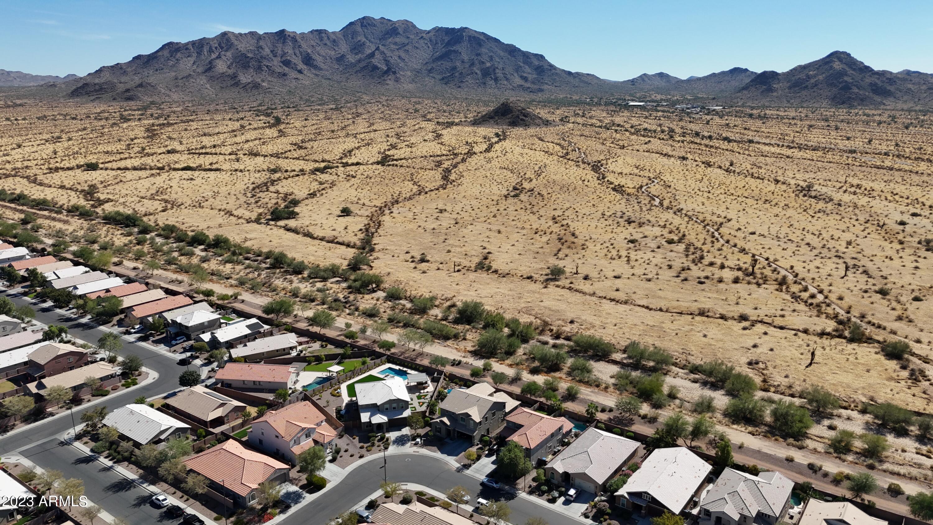 2087 E HAZELTINE Way