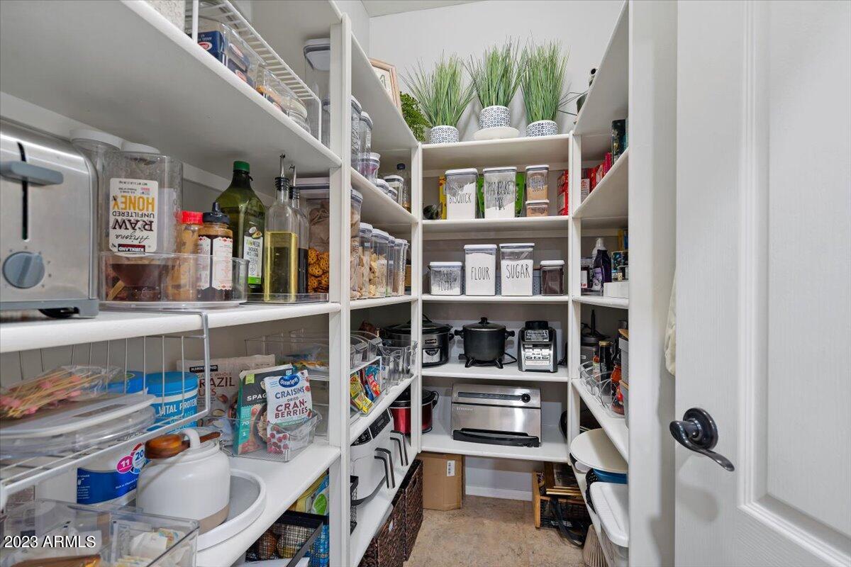 2087 E HAZELTINE Way