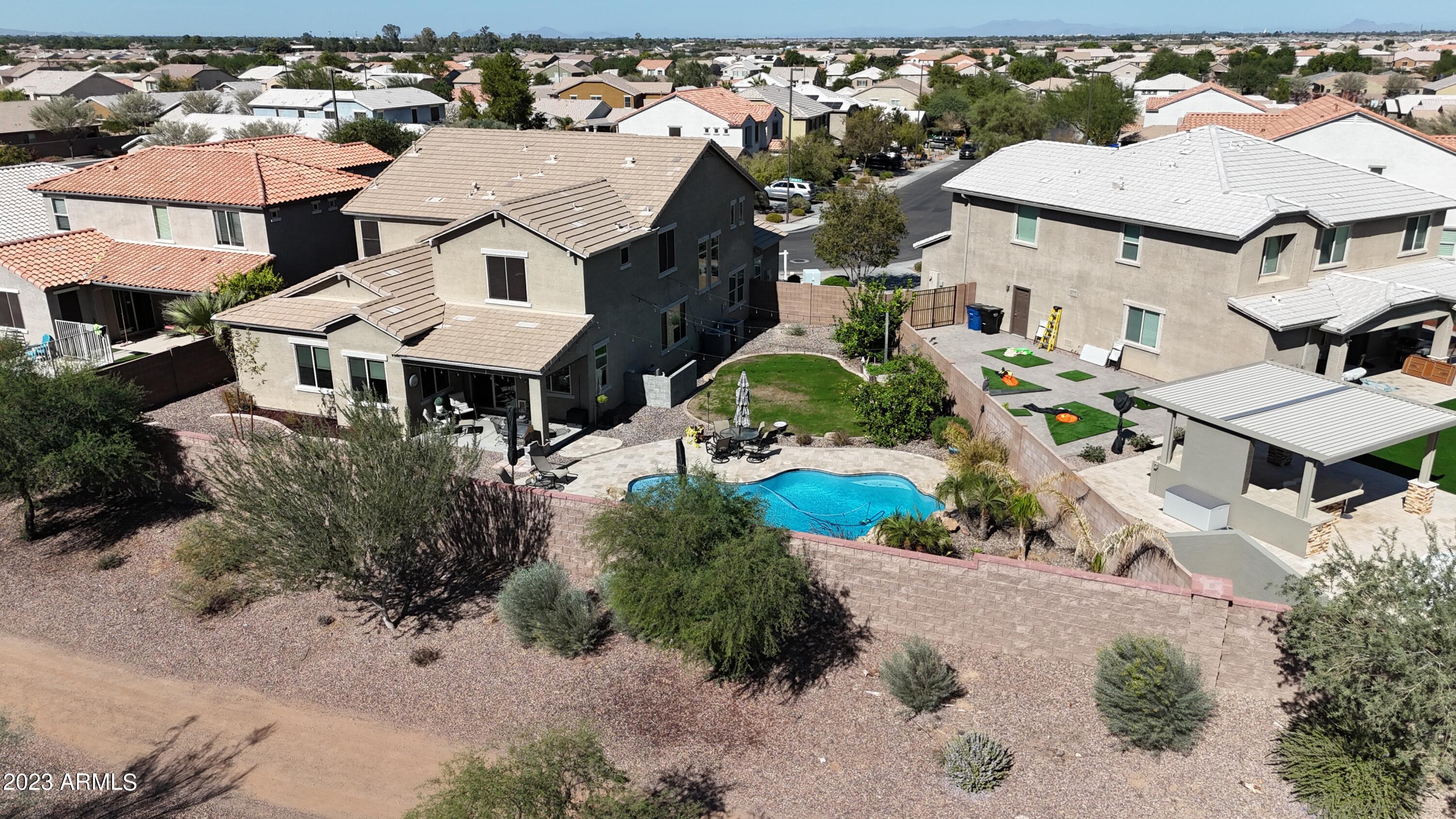 2087 E HAZELTINE Way