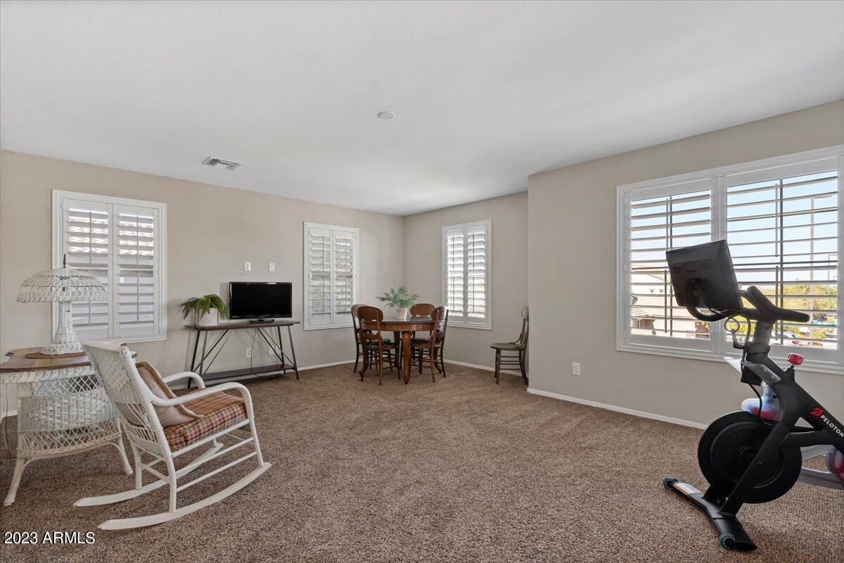 2087 E HAZELTINE Way