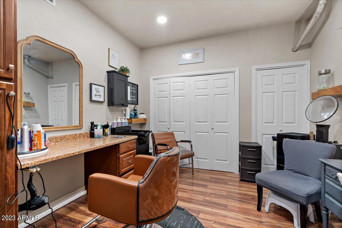 2087 E HAZELTINE Way