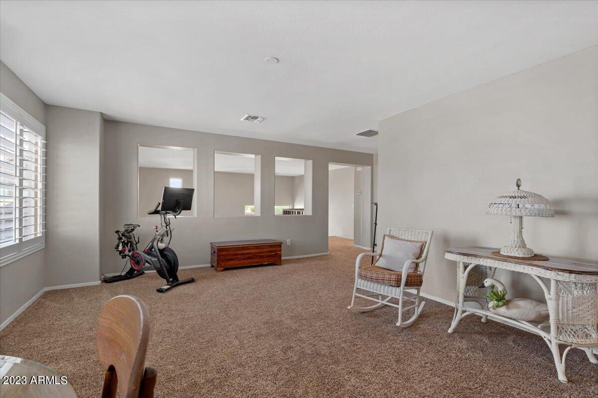 2087 E HAZELTINE Way