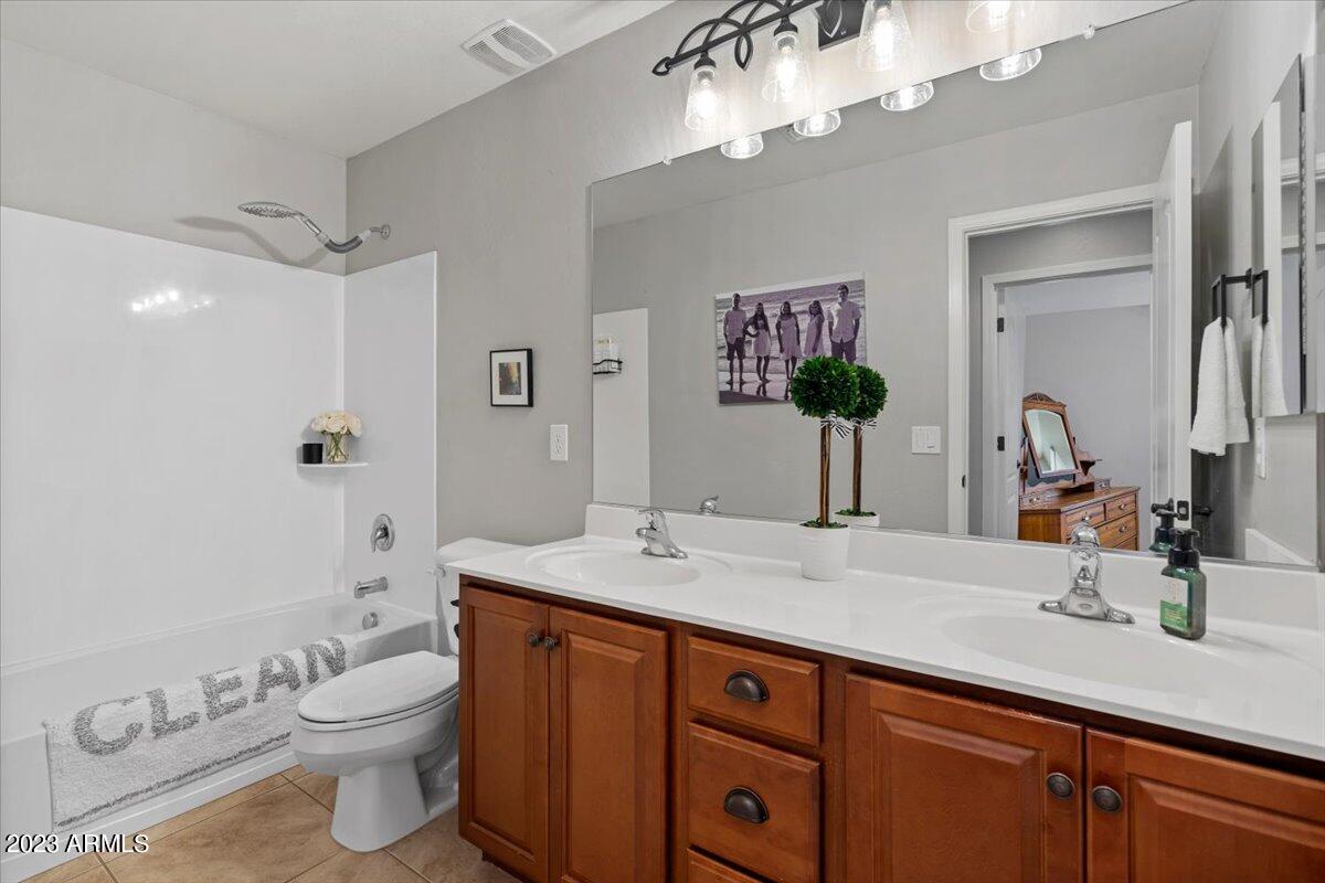 2087 E HAZELTINE Way