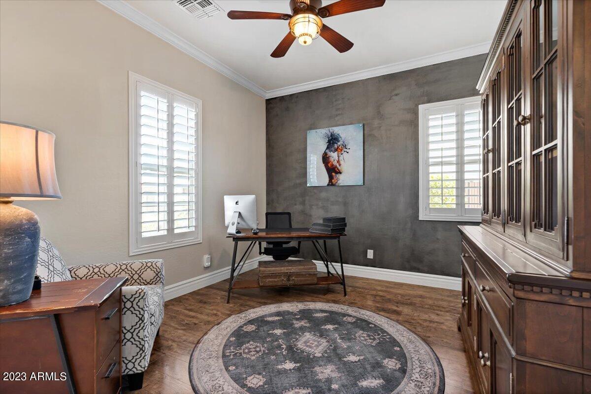 2087 E HAZELTINE Way