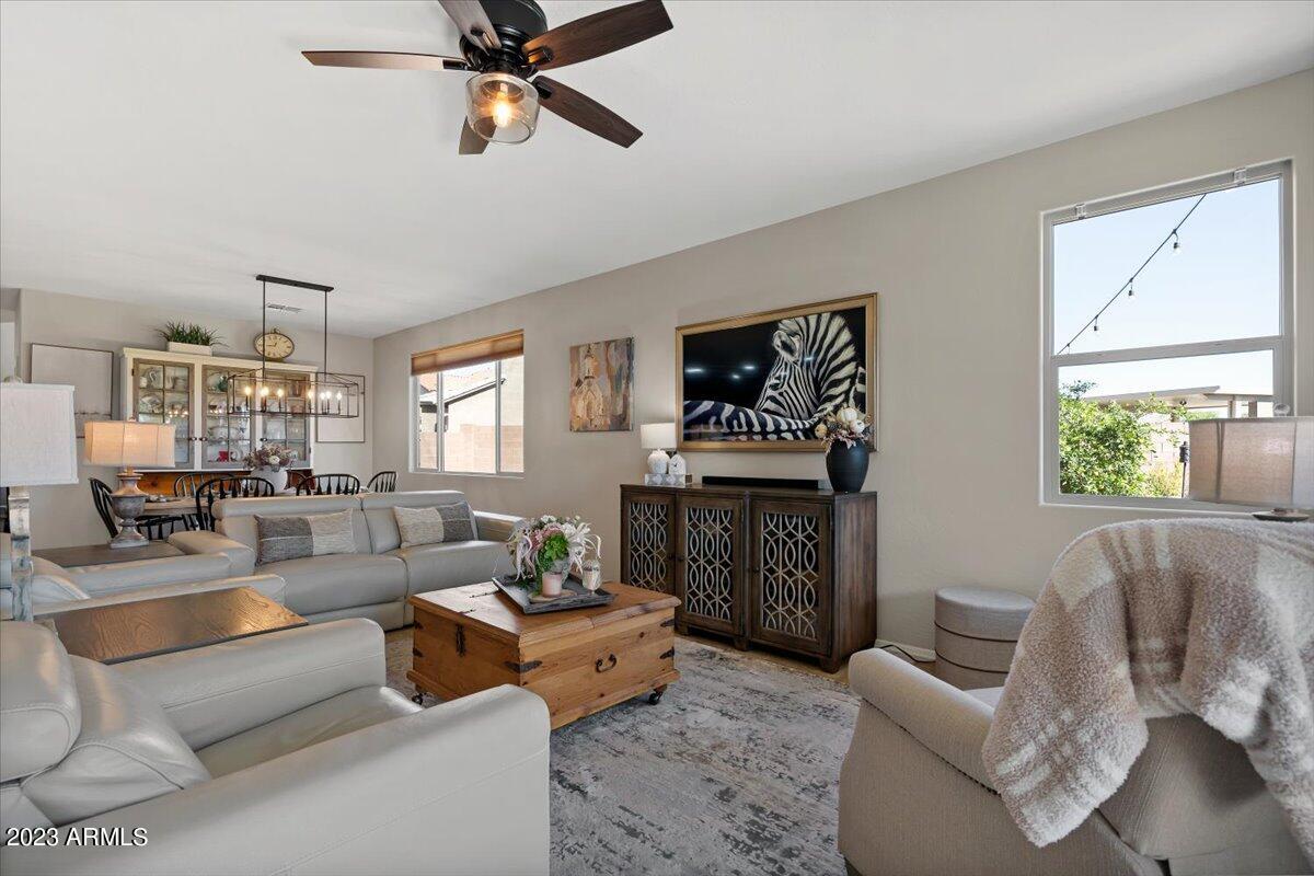 2087 E HAZELTINE Way