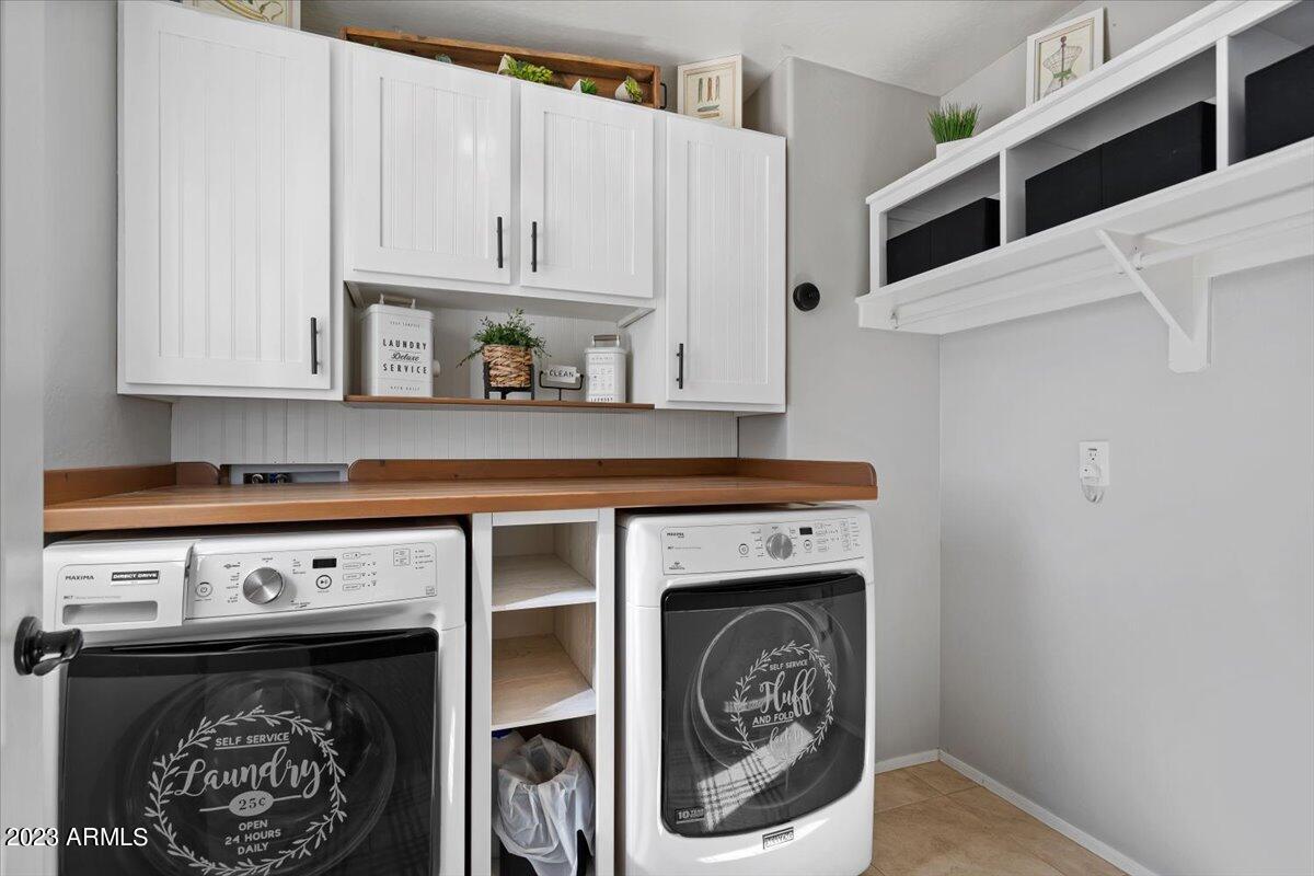 2087 E HAZELTINE Way