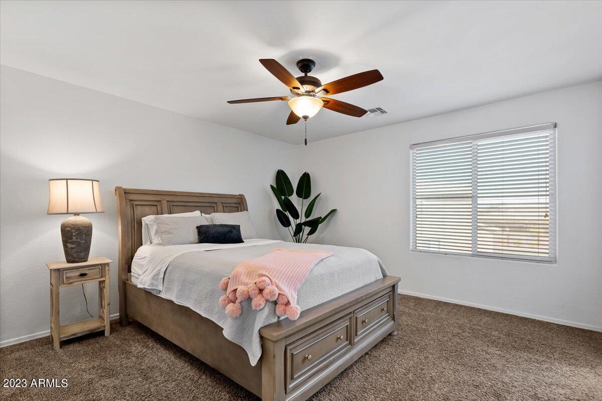 2087 E HAZELTINE Way