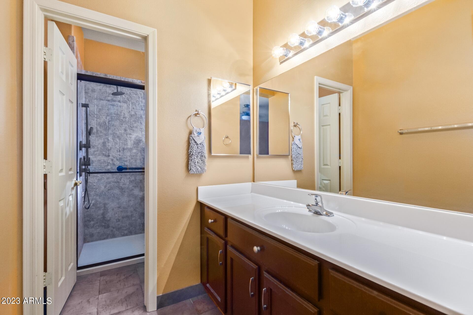 7065 E LINDNER Avenue