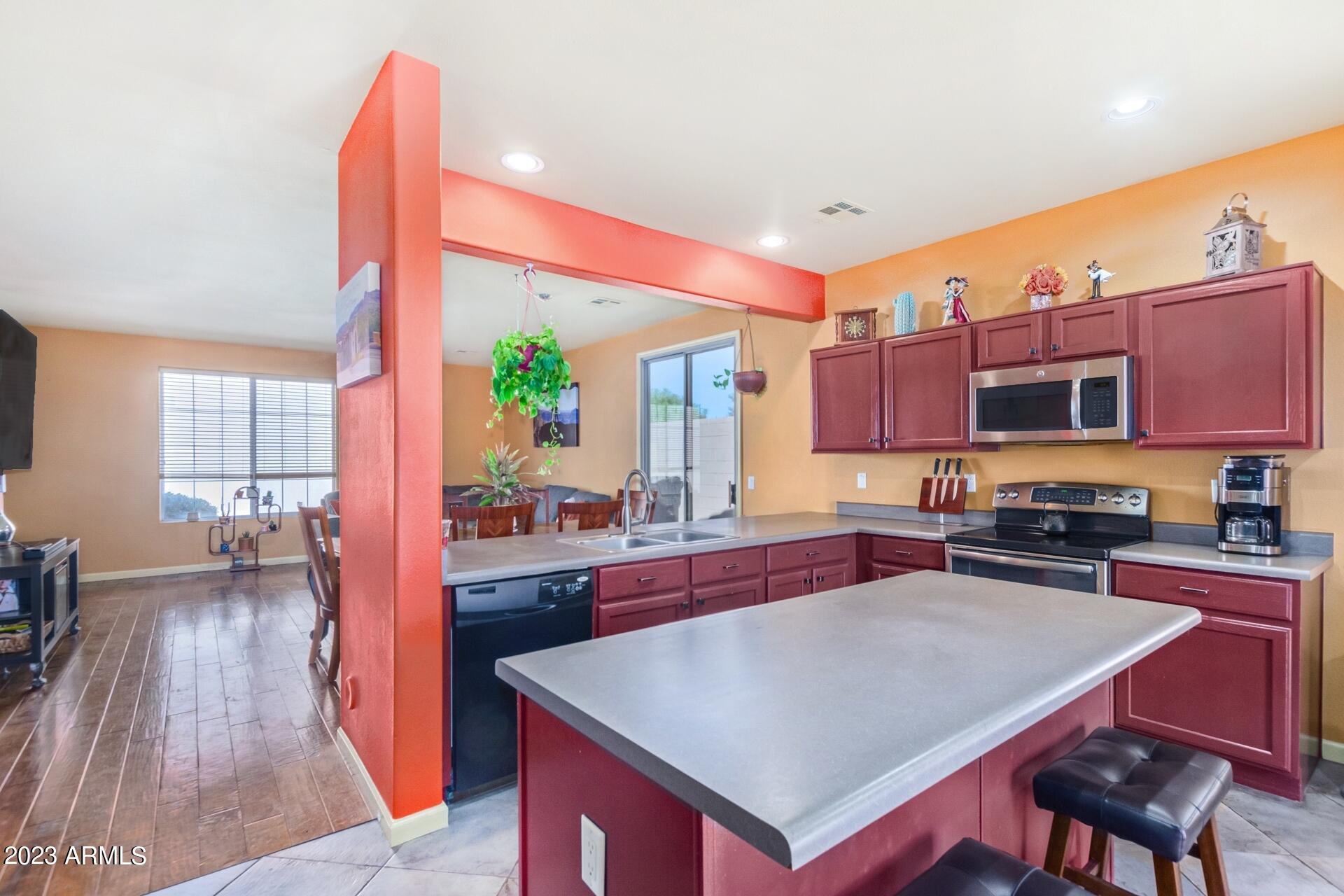 7065 E LINDNER Avenue