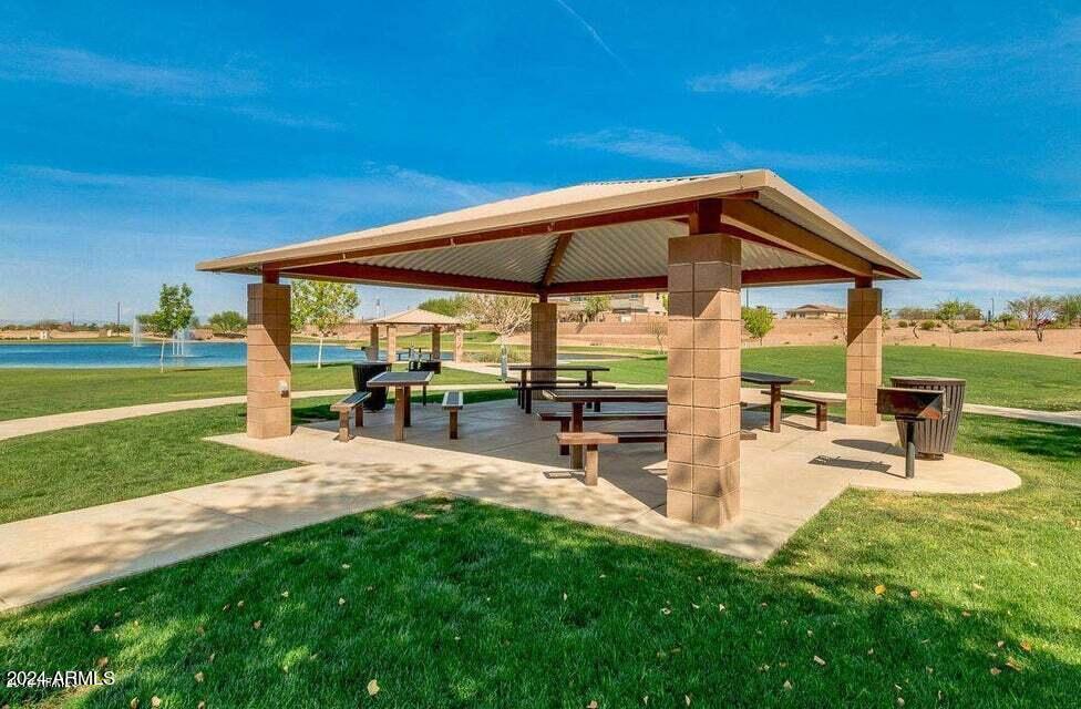 7963 S COLUMBUS Drive