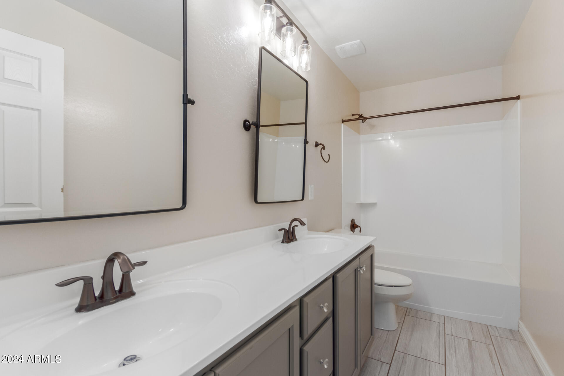 7963 S COLUMBUS Drive