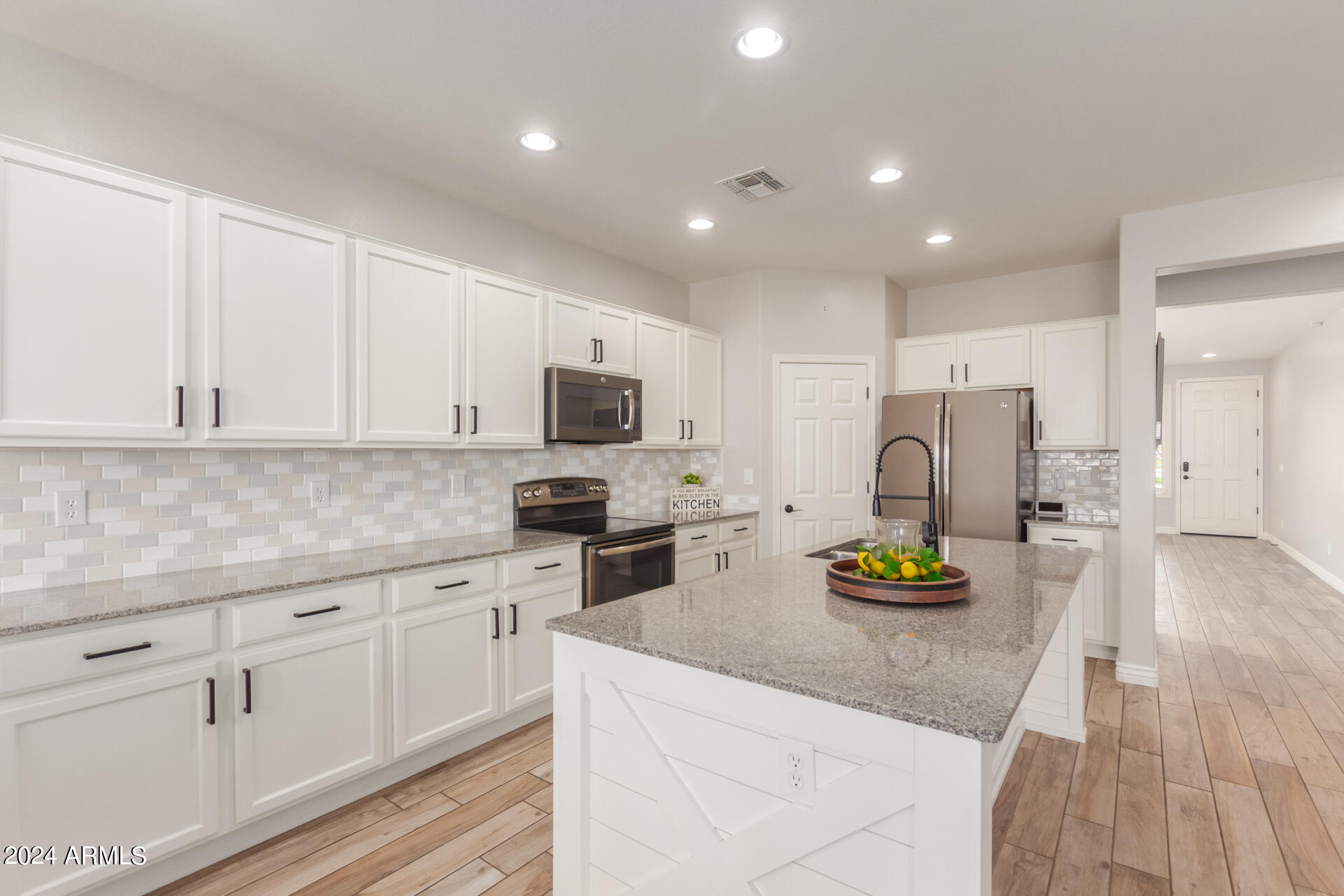 7963 S COLUMBUS Drive