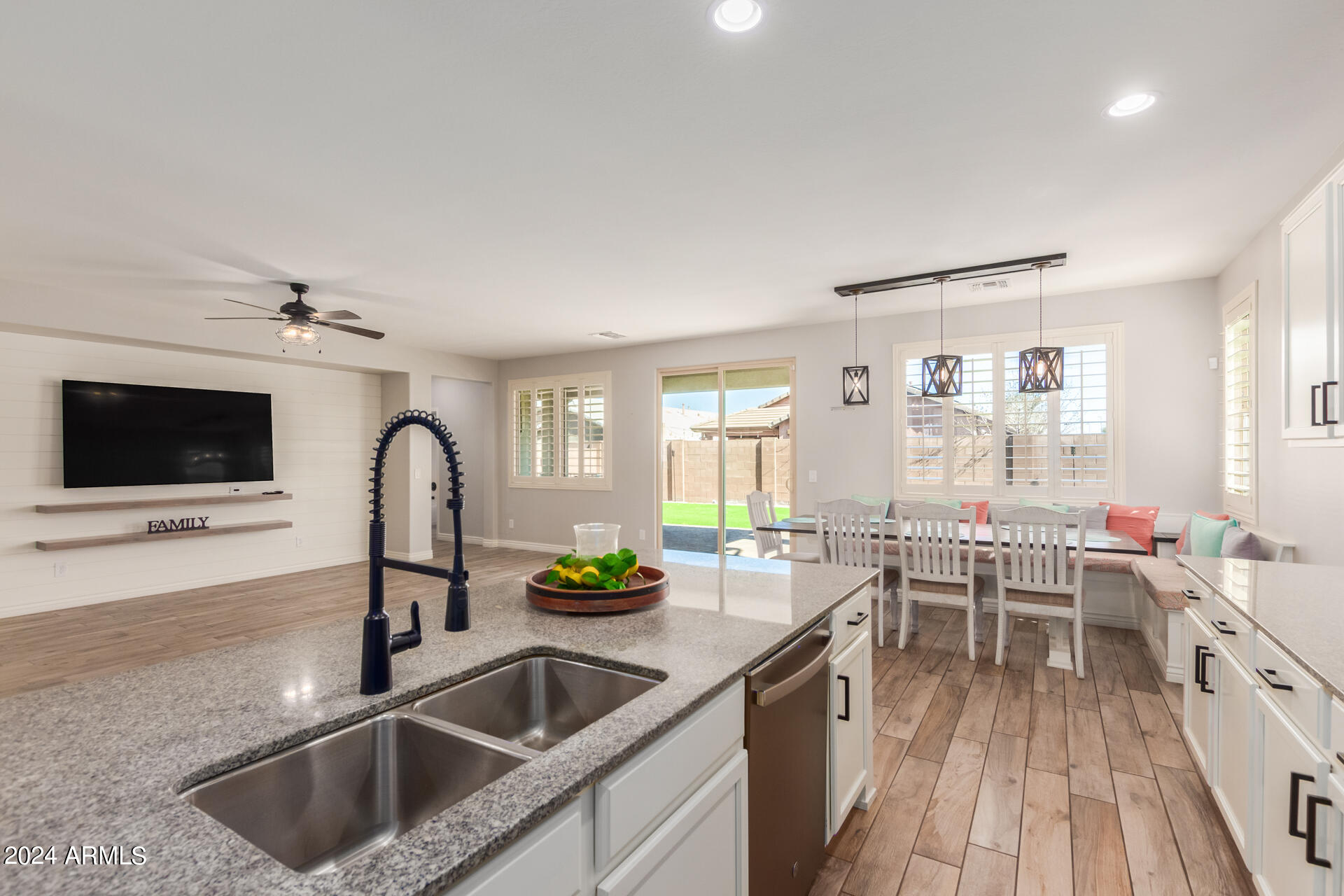 7963 S COLUMBUS Drive