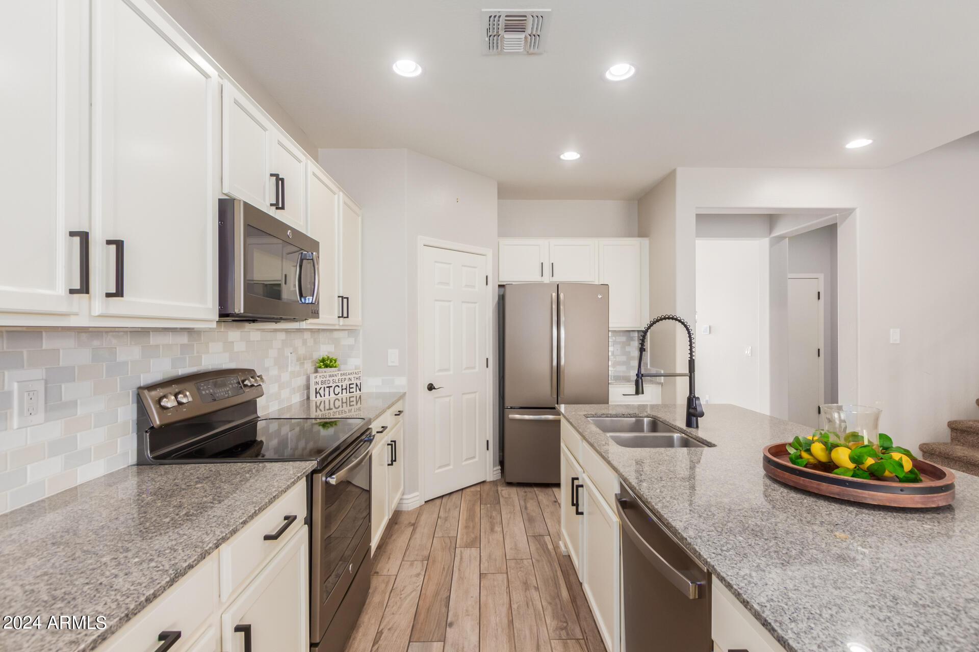 7963 S COLUMBUS Drive