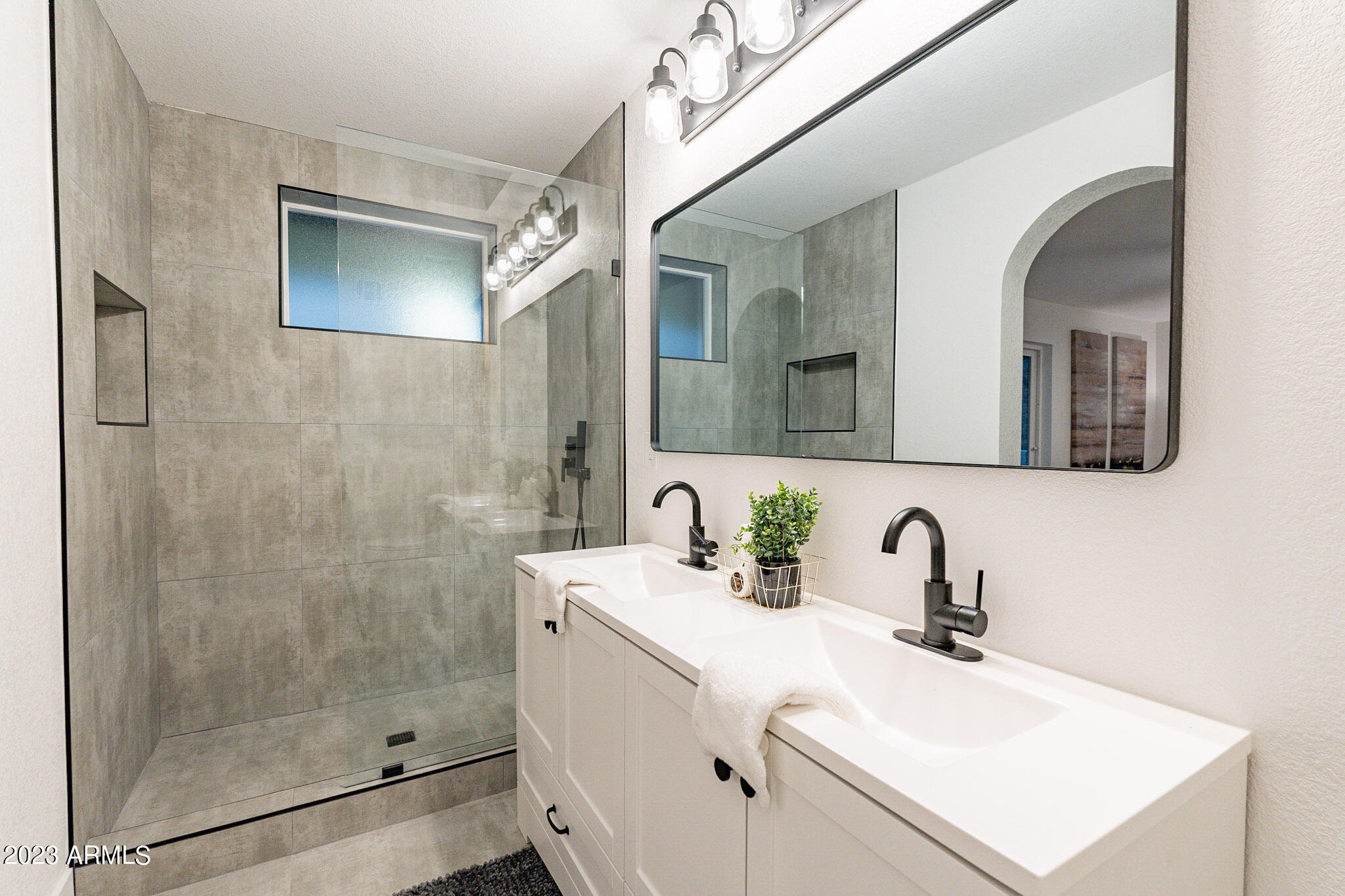 1302 W SHANGRI LA Road