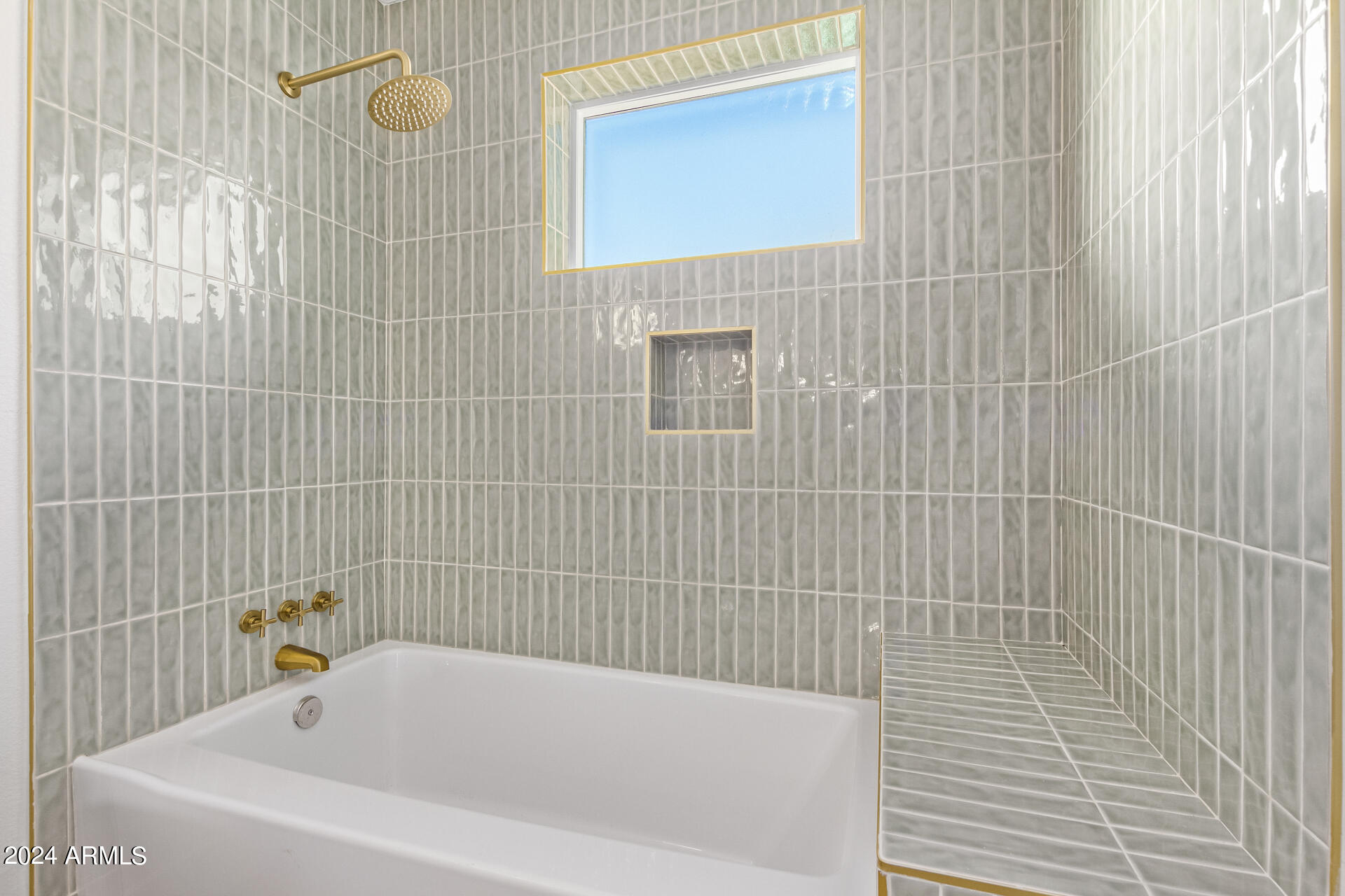 1302 W SHANGRI LA Road